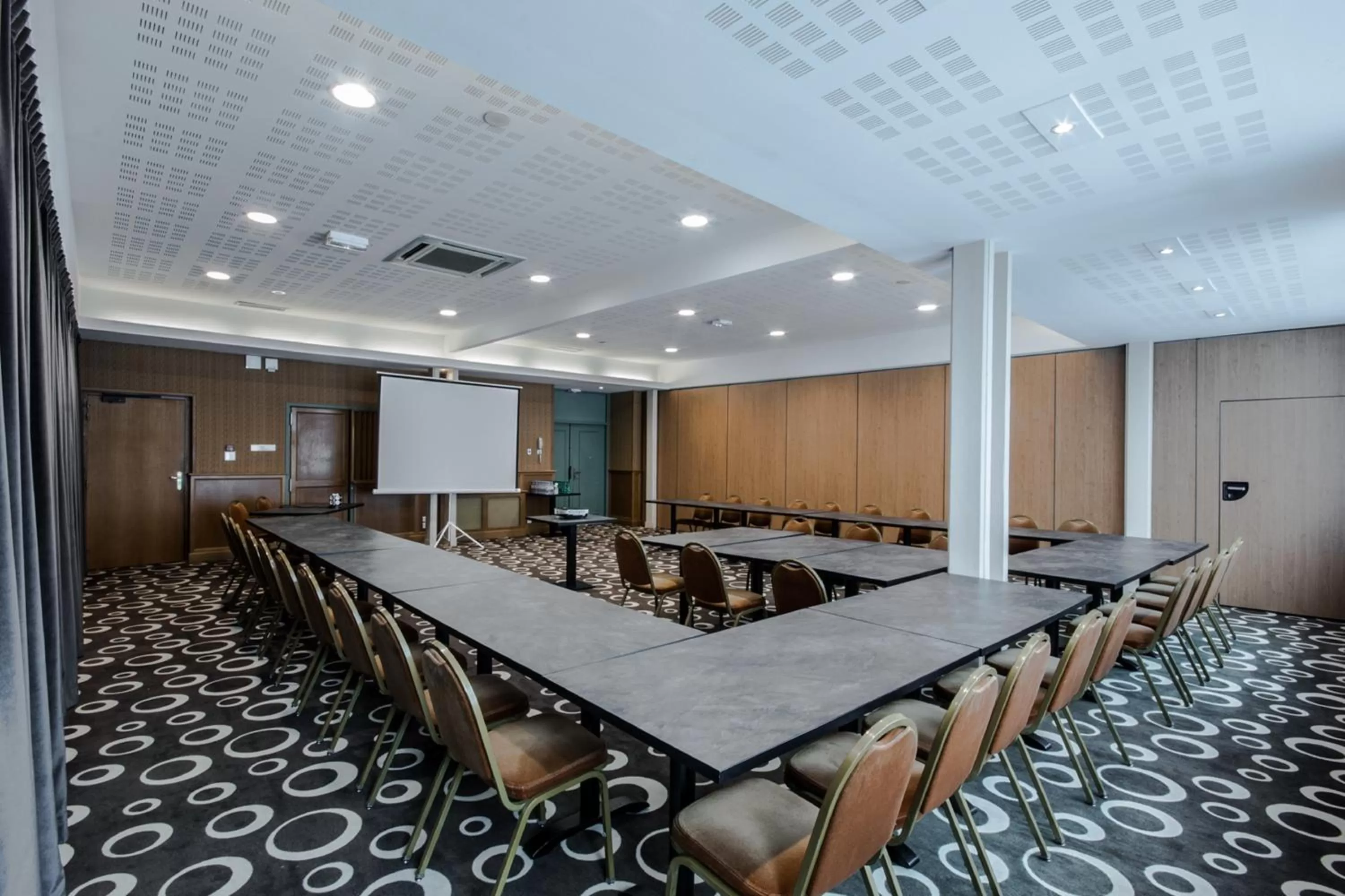 Meeting/conference room in Mercure Dinan Port Le Jerzual