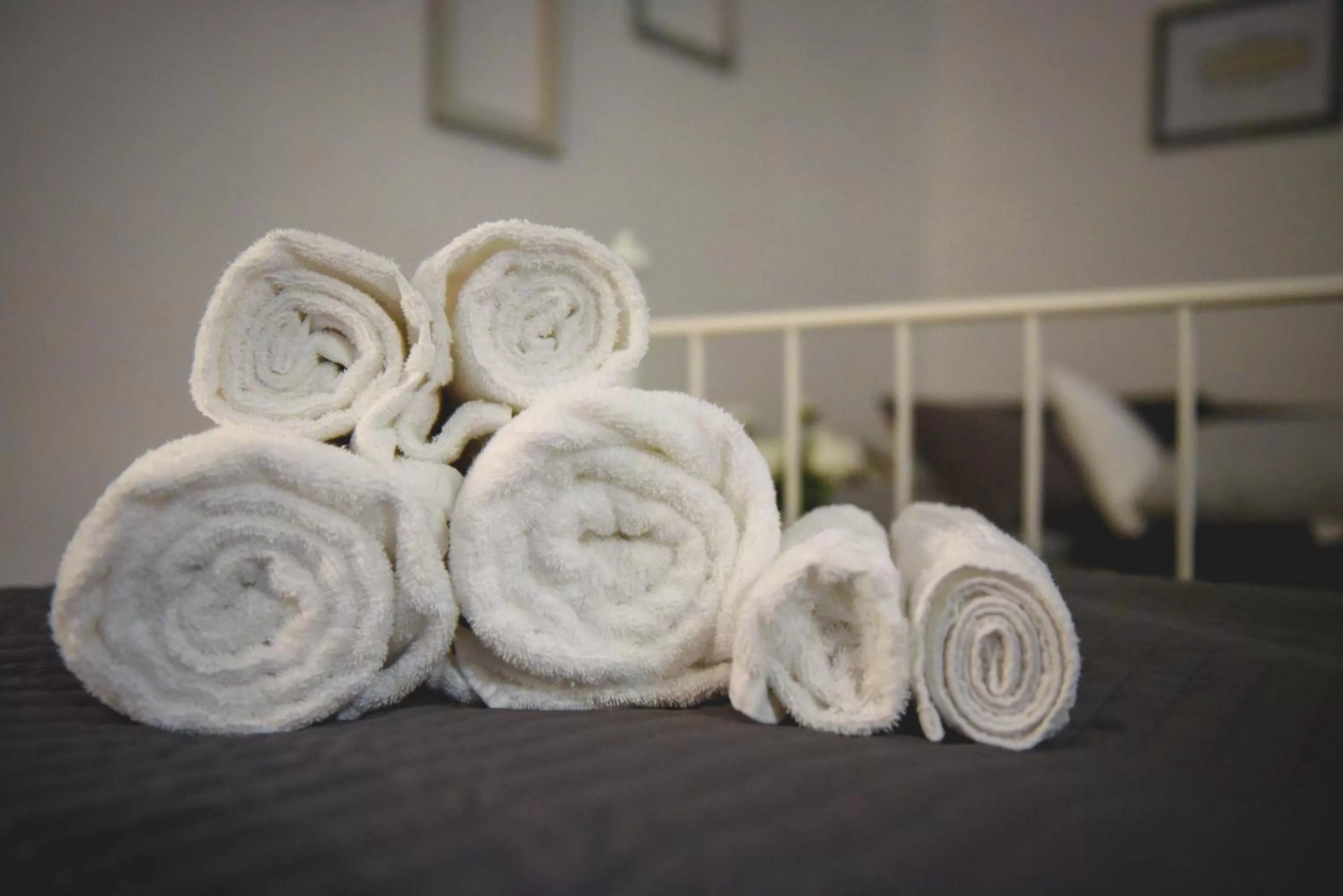 Decorative detail, Bed in Elegant B&B - Il Vicolo storico