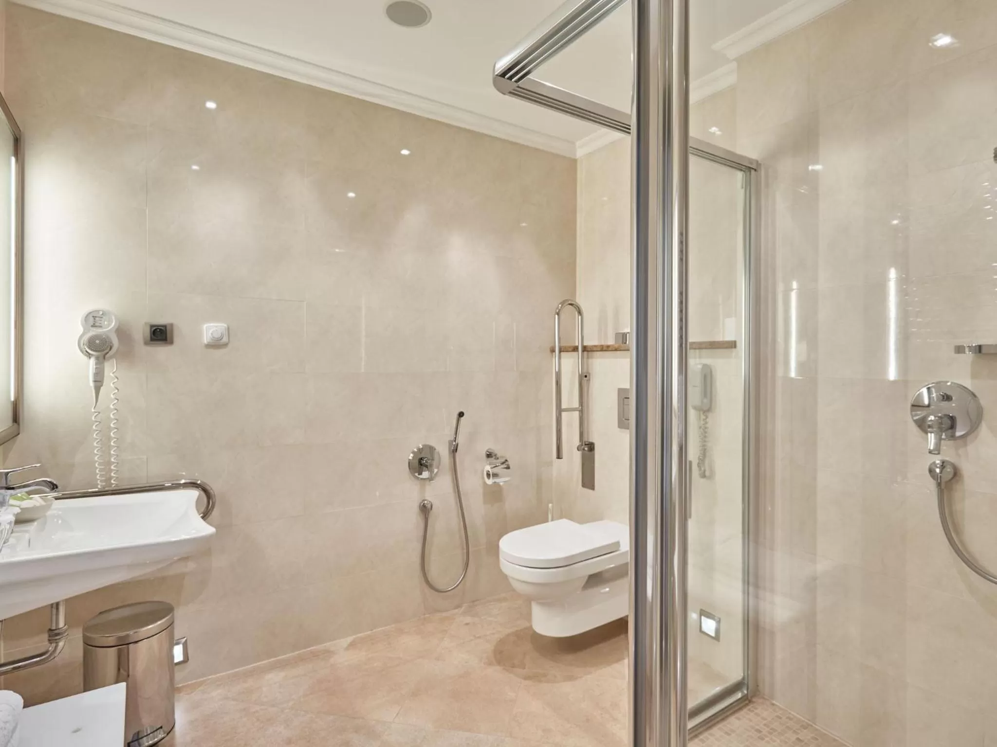 Shower in Hotel Romance