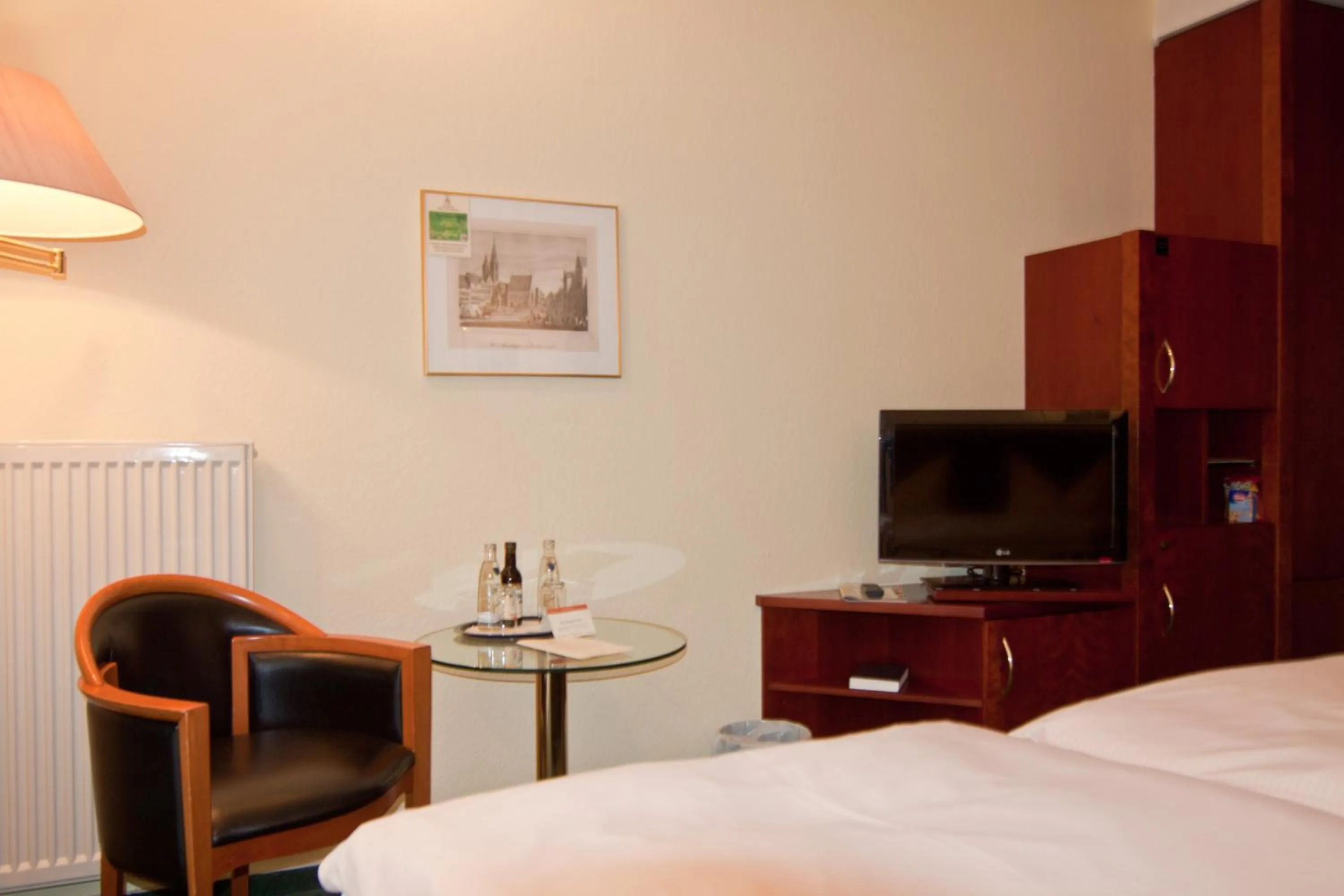 Photo of the whole room, Bed in Parkhotel Unter den Linden