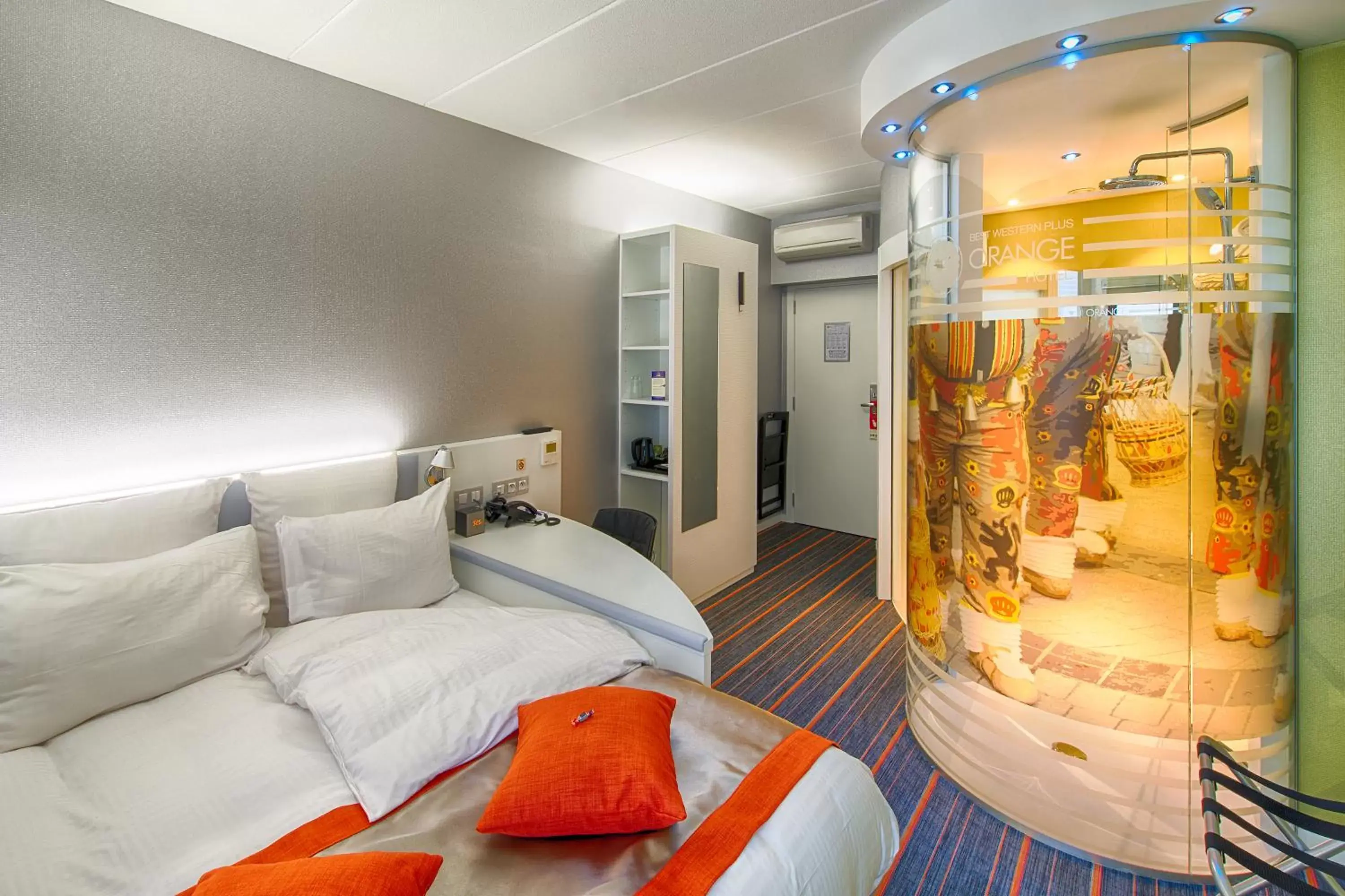 Deluxe Queen Room in Orange Hotel La Louvière Deluxe Queen Room in Orange Hotel La Louvière