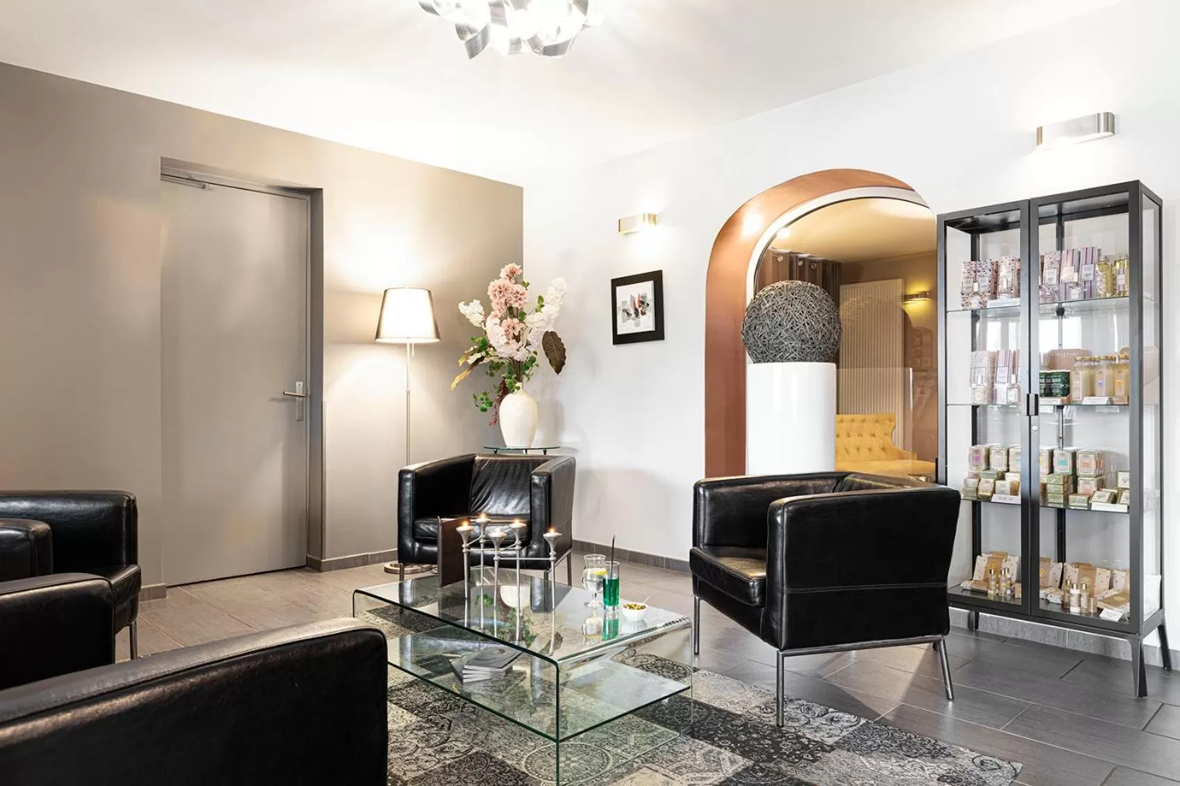 Living room in Contact Hôtels Les Pierres Dorées