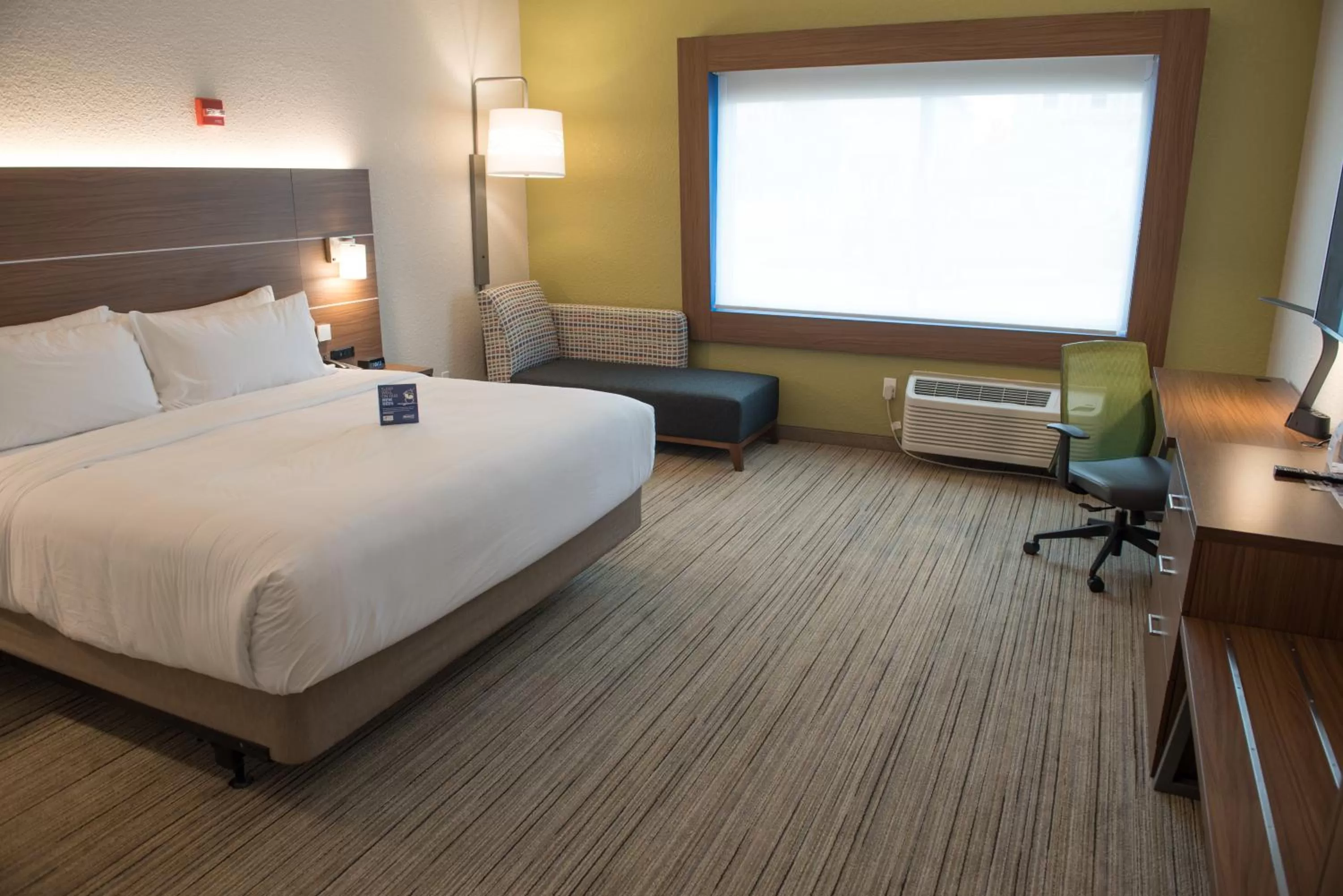 Photo of the whole room, Bed in Holiday Inn Express & Suites - Orland Park Mokena by IHG