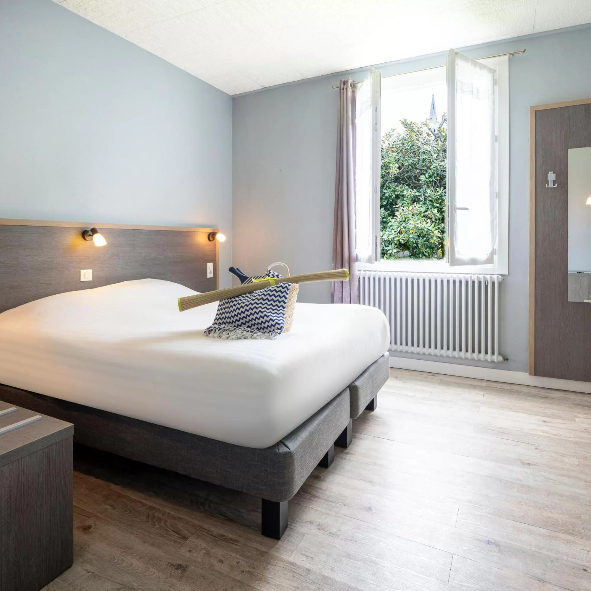 Bed in Hôtel Spa De La Citadelle Lorient