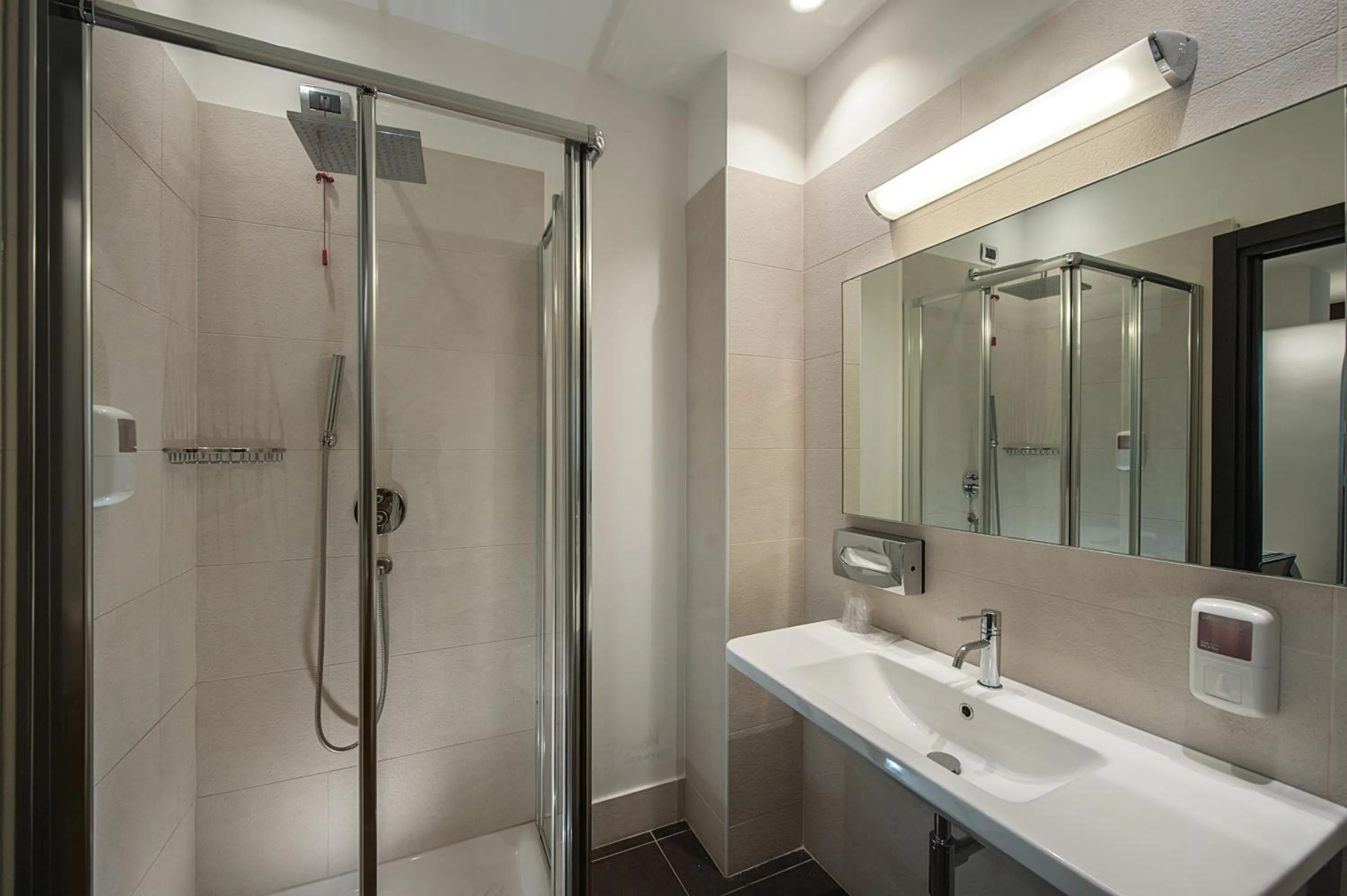Shower in Hotel Testani Frosinone