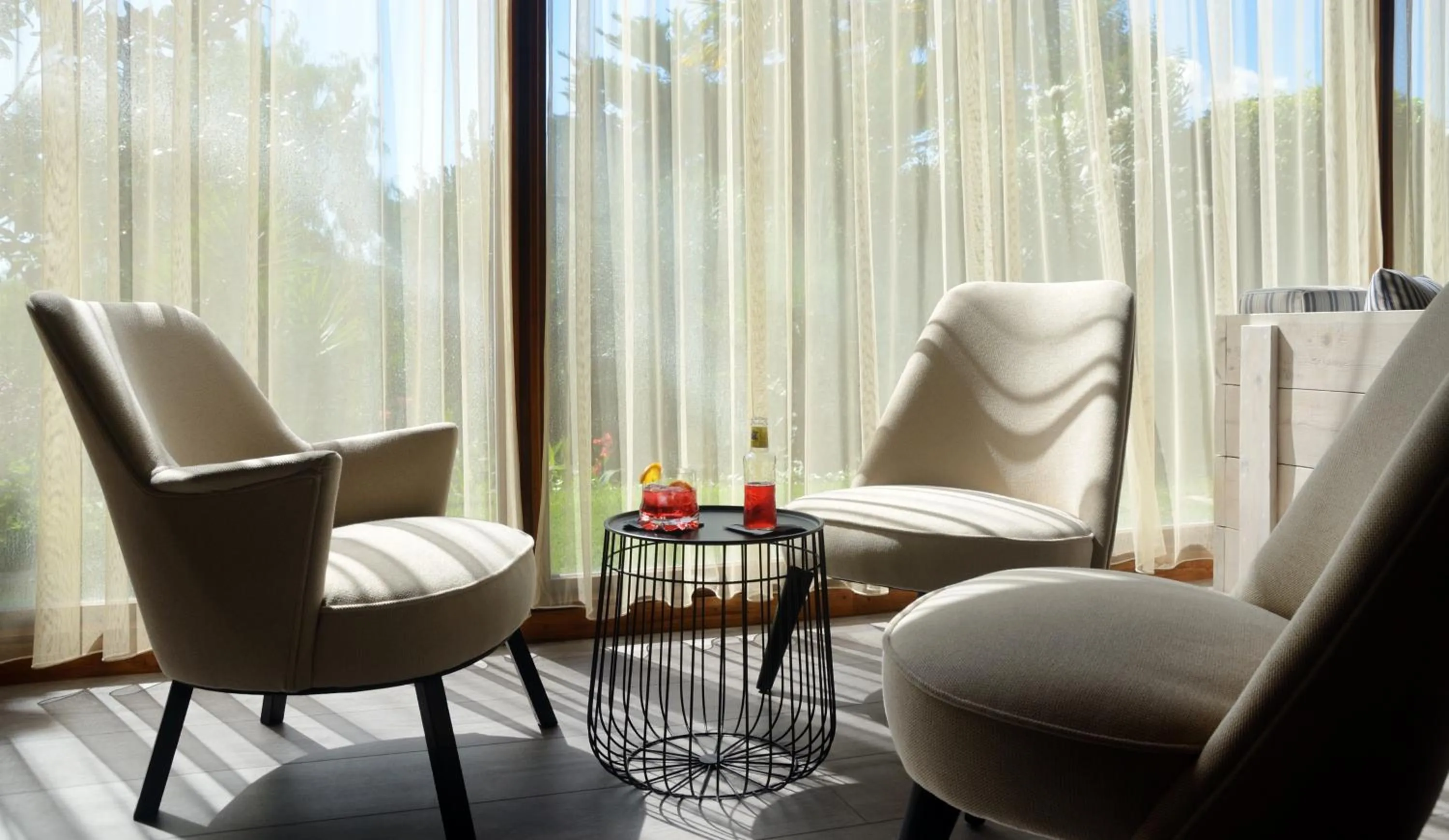 Communal lounge/ TV room in Hotel Alga