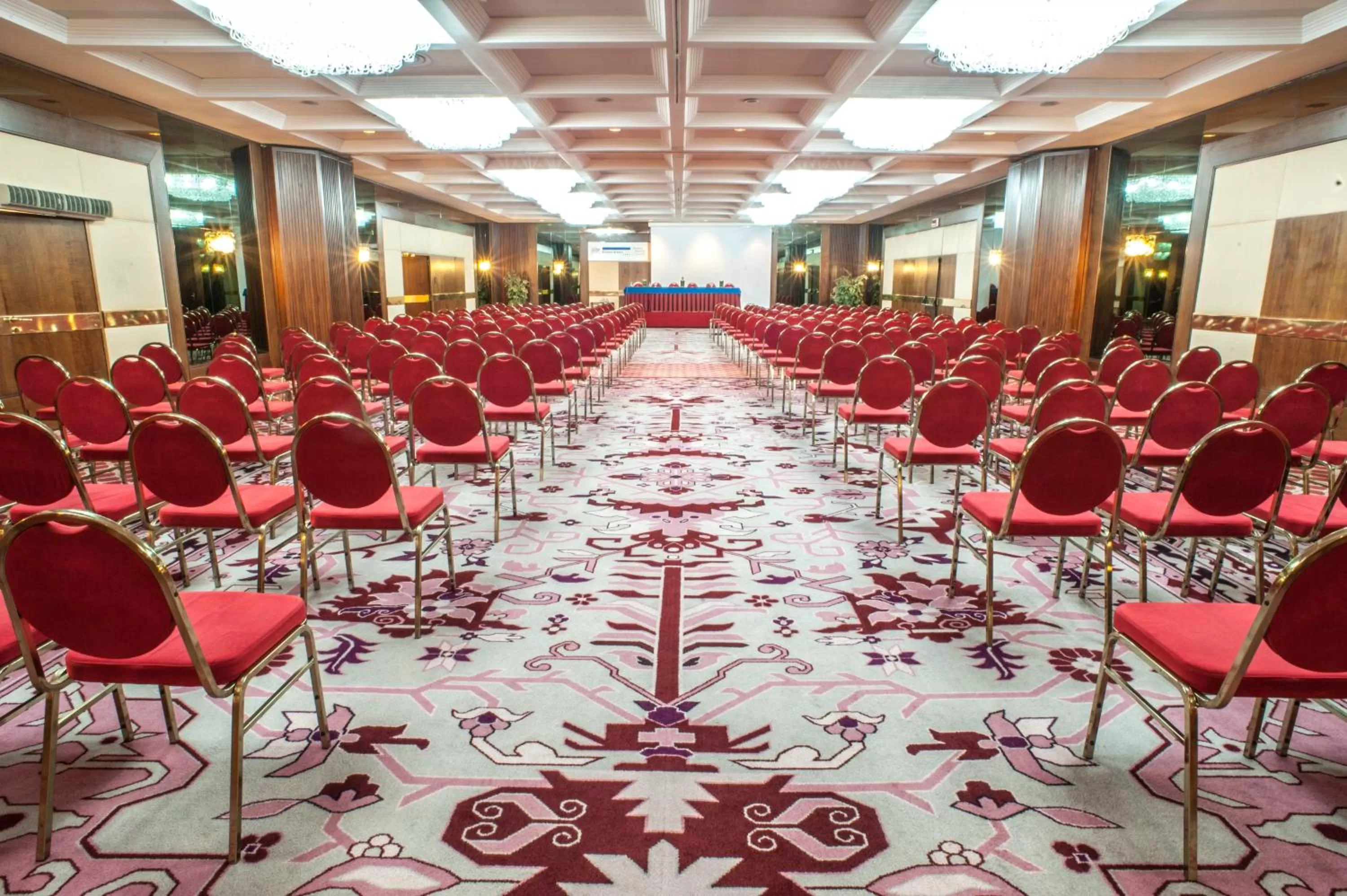 Business facilities in Etrusco Arezzo Hotel - Sure Hotel Collection by Best Western