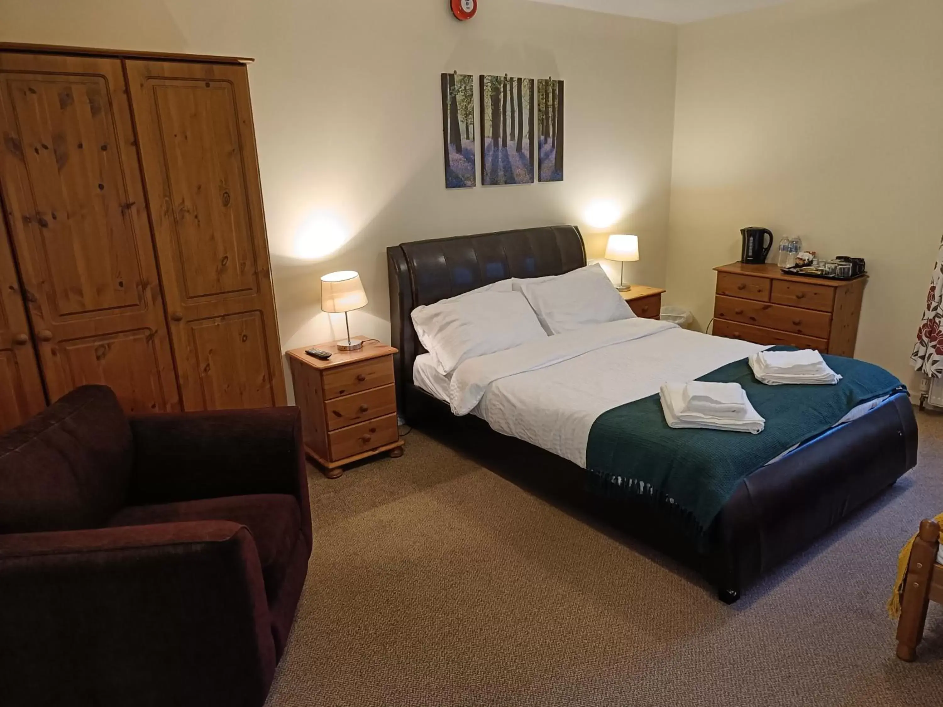 Triple Room with Private Bathroom in The Meldon Suite Triple Room with Private Bathroom in The Meldon Suite