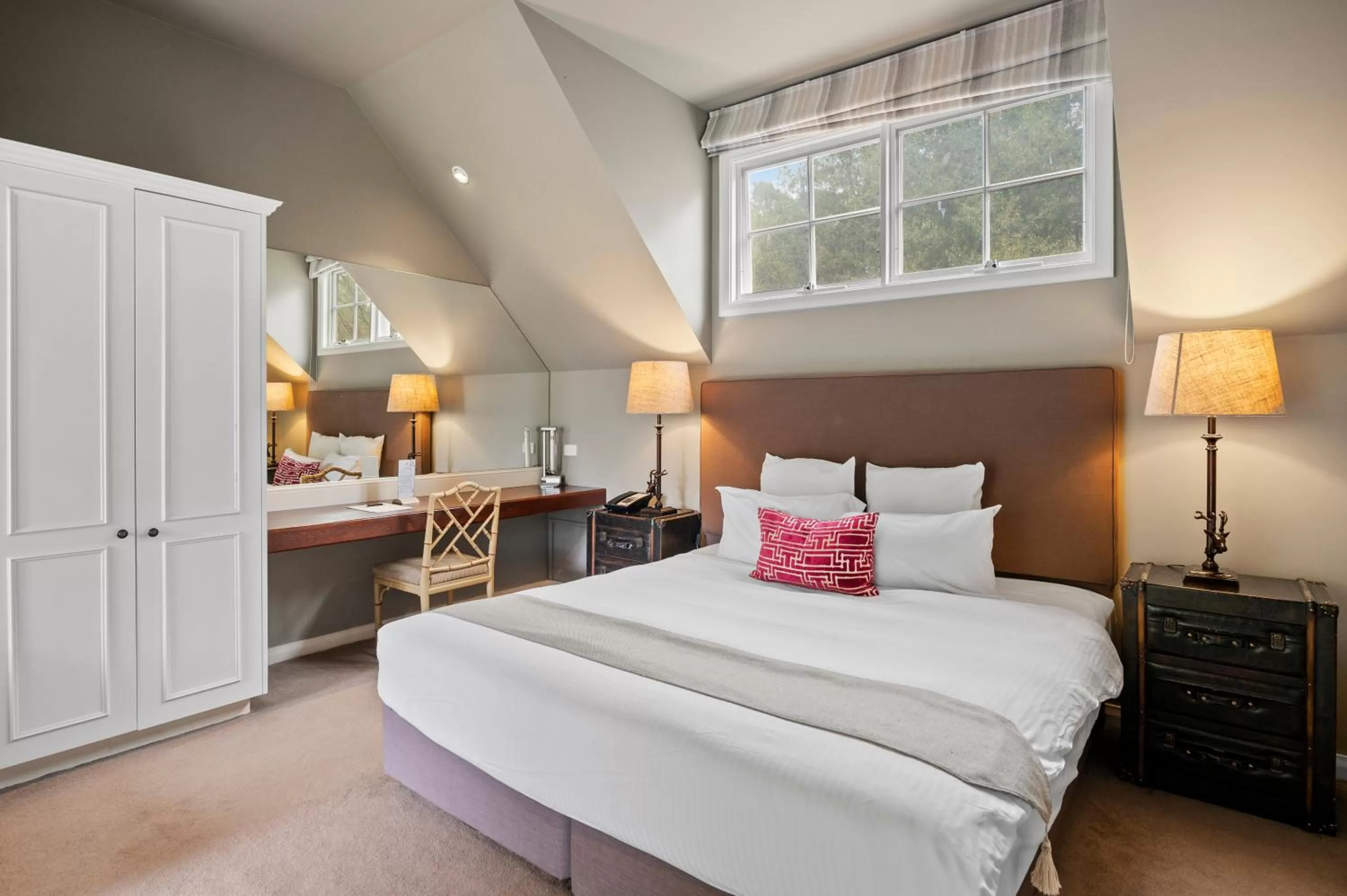 Bed in Parklands Country Gardens & Lodges Blue Mountains