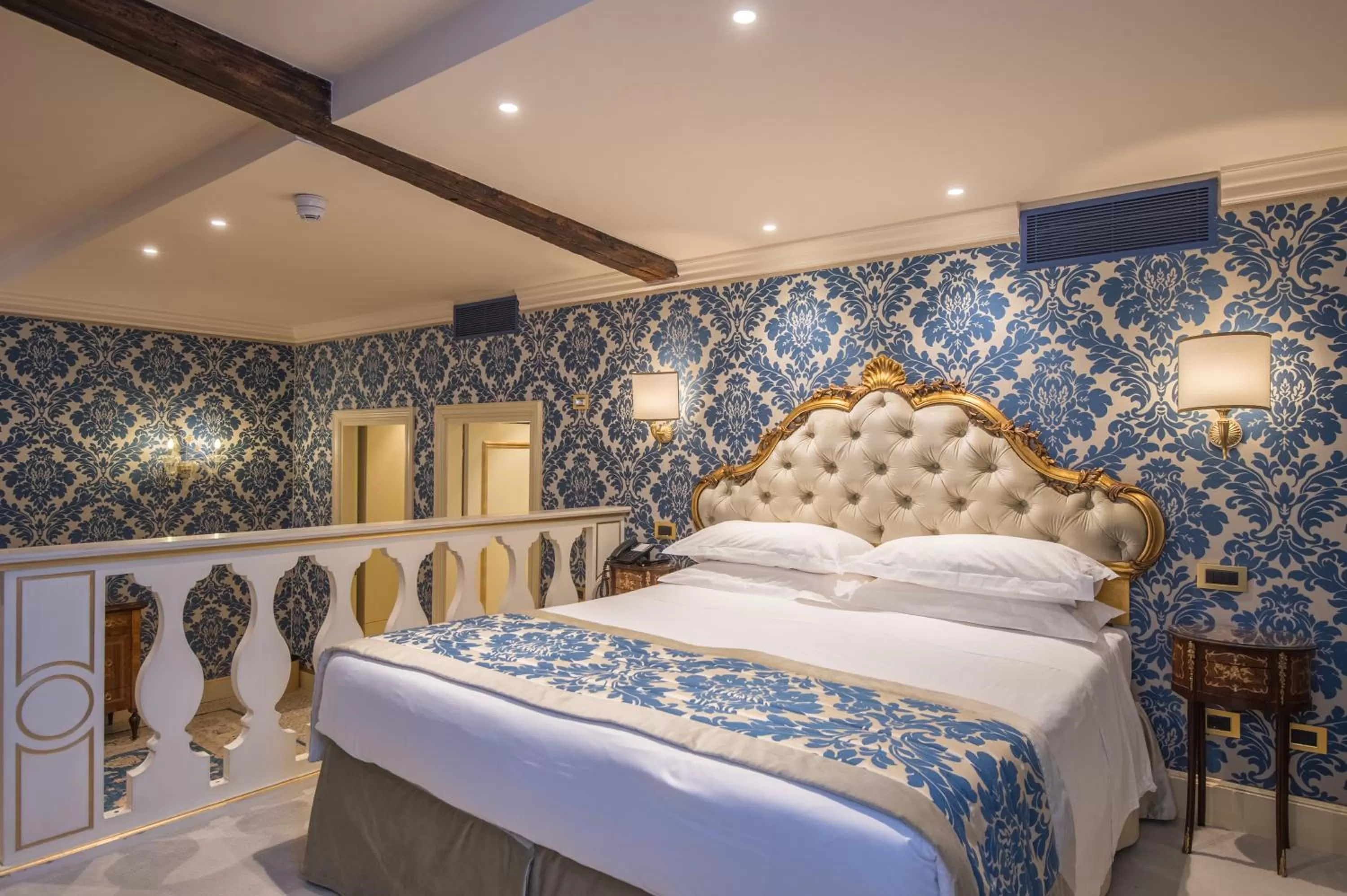 Bed in Hotel Ai Cavalieri di Venezia