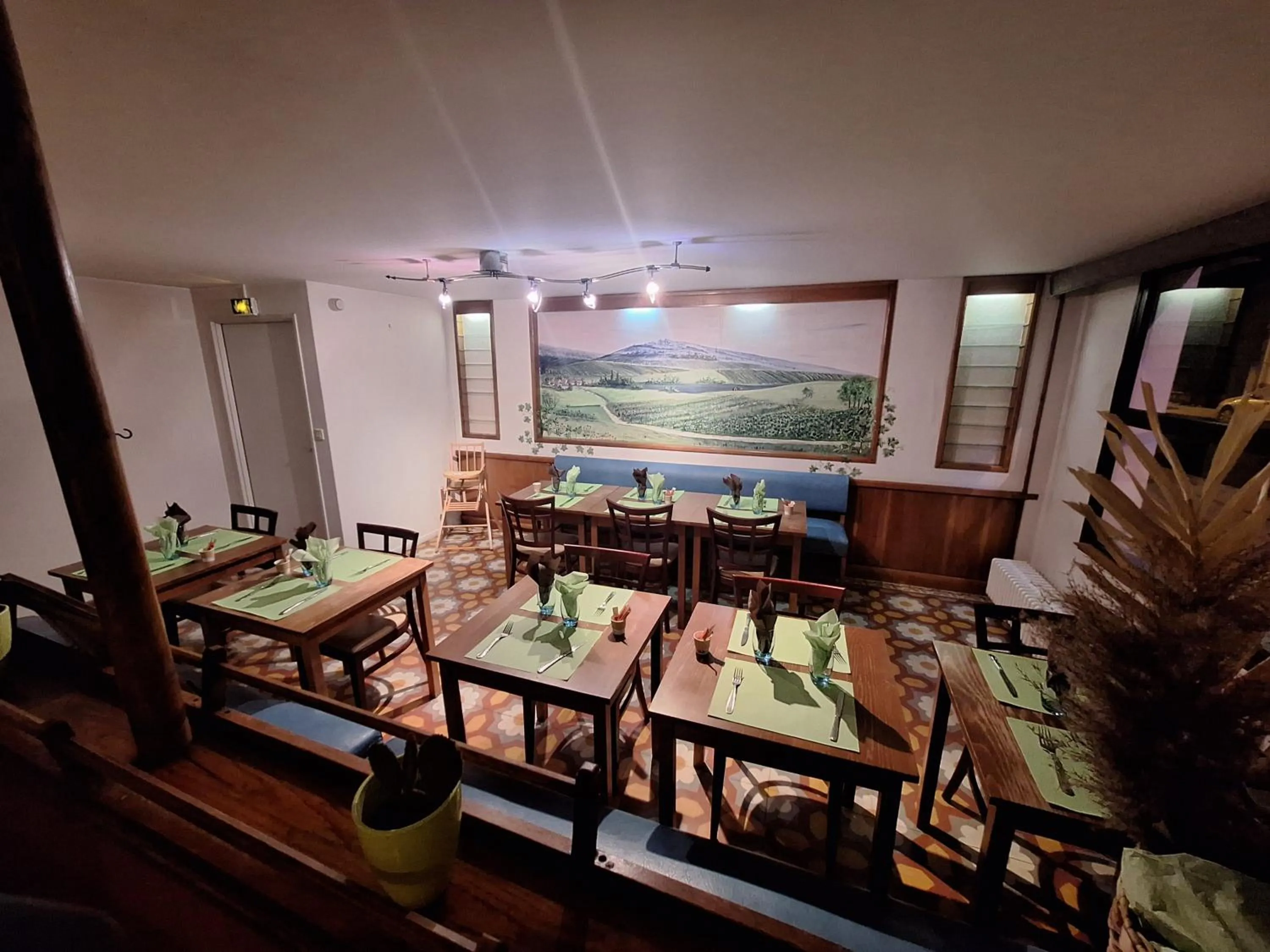 Food and drinks in Hotel Au Bon Sejour