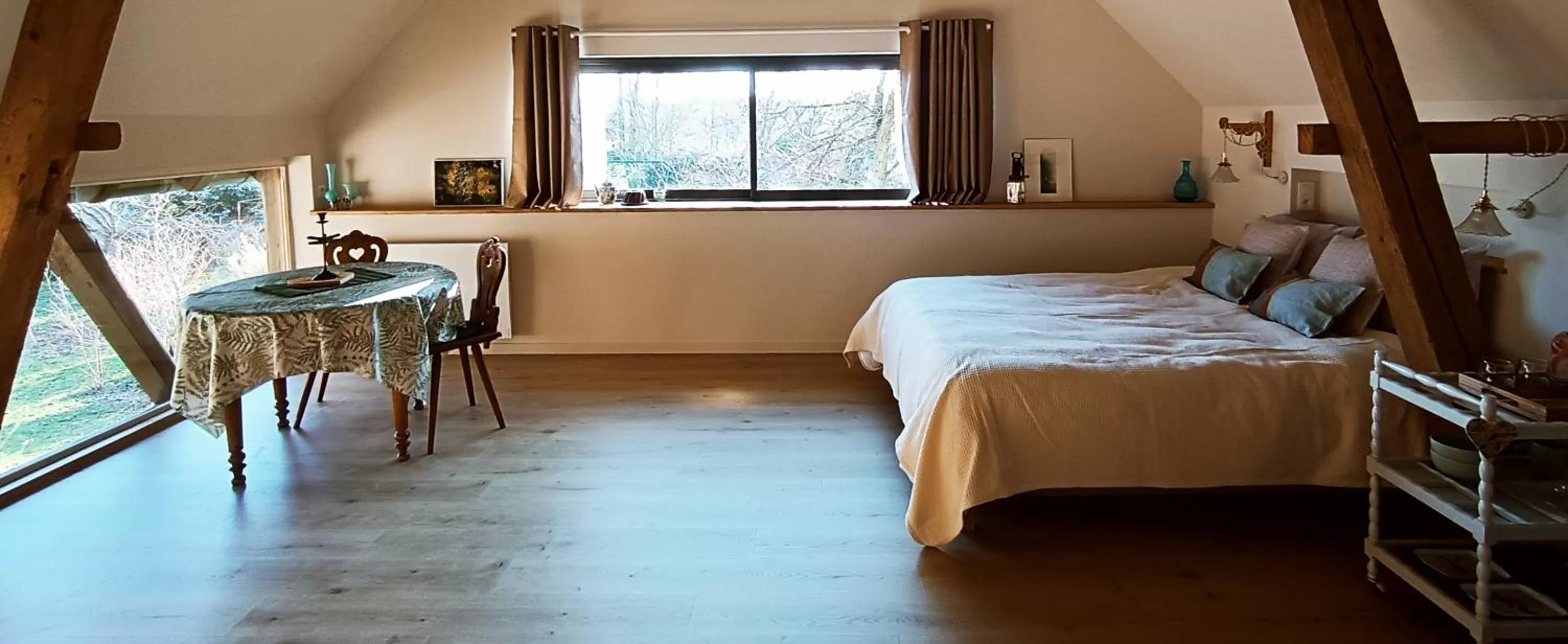 Photo of the whole room in Hissele