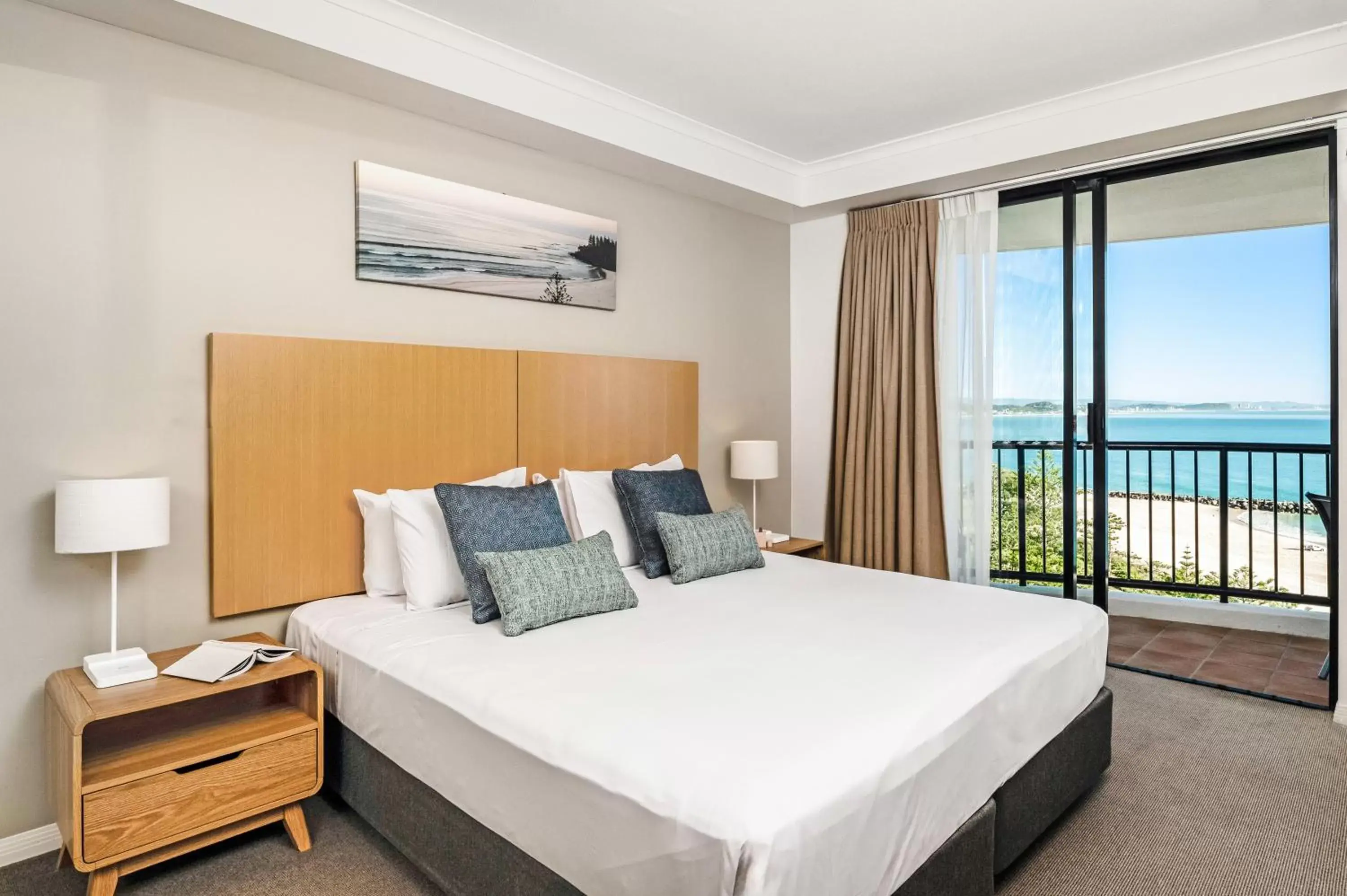 Two-Bedroom Apartment with Ocean View in Mantra Coolangatta Beach Two-Bedroom Apartment with Ocean View in Mantra Coolangatta Beach