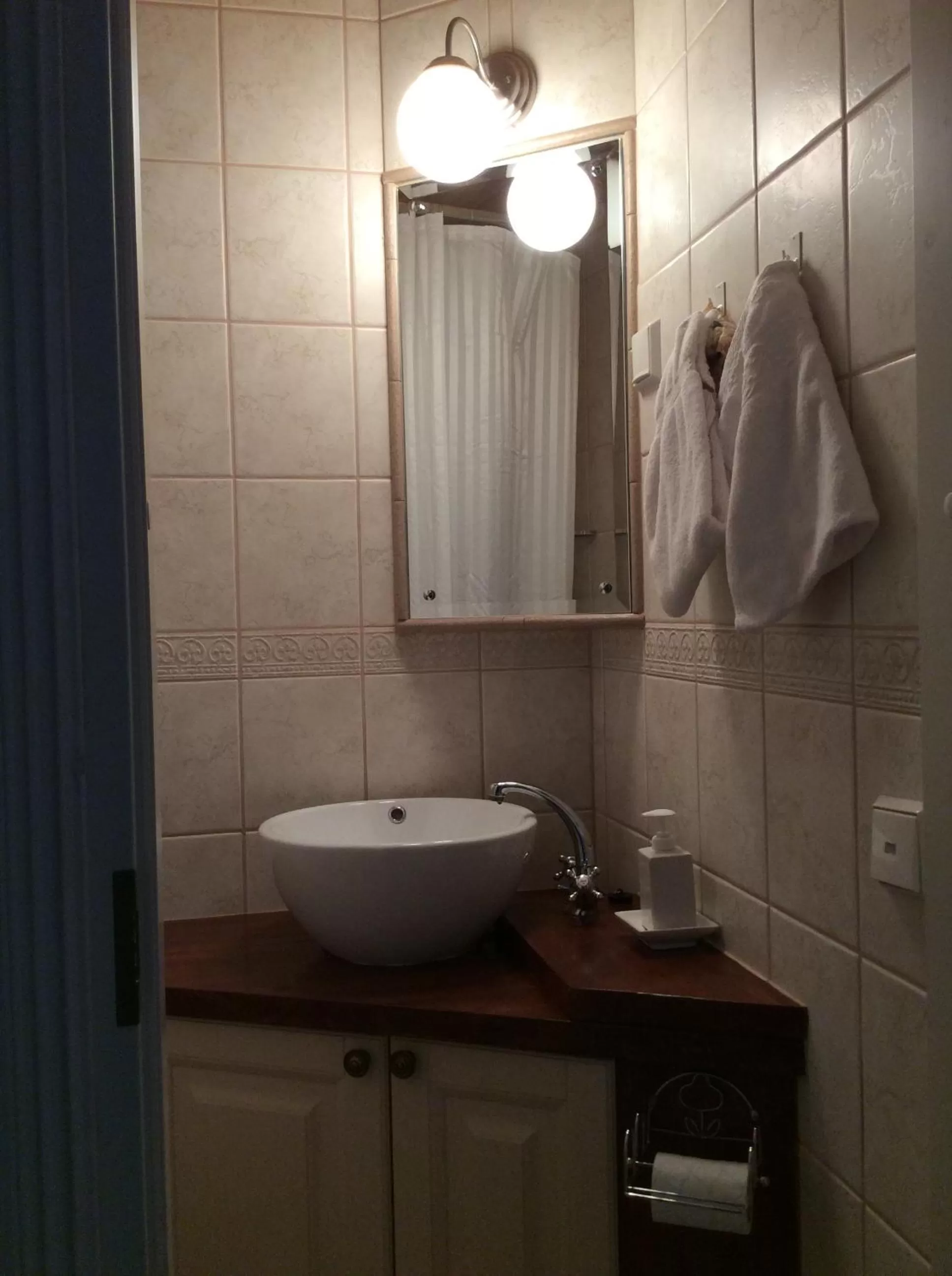 Shower in Tiittalan Kartano