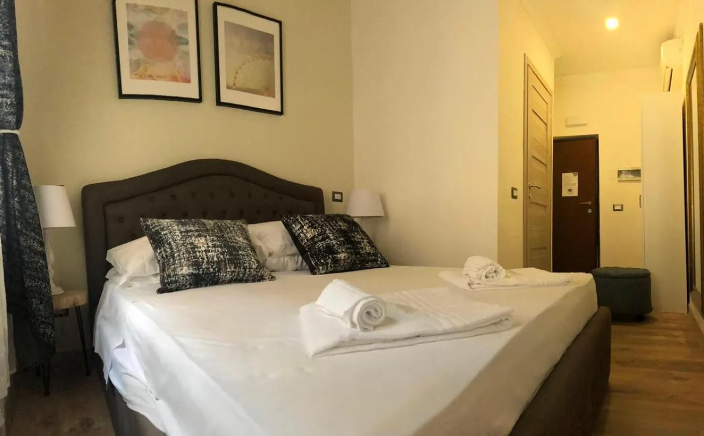 Photo of the whole room, Bed in The Place In Rome Guest House