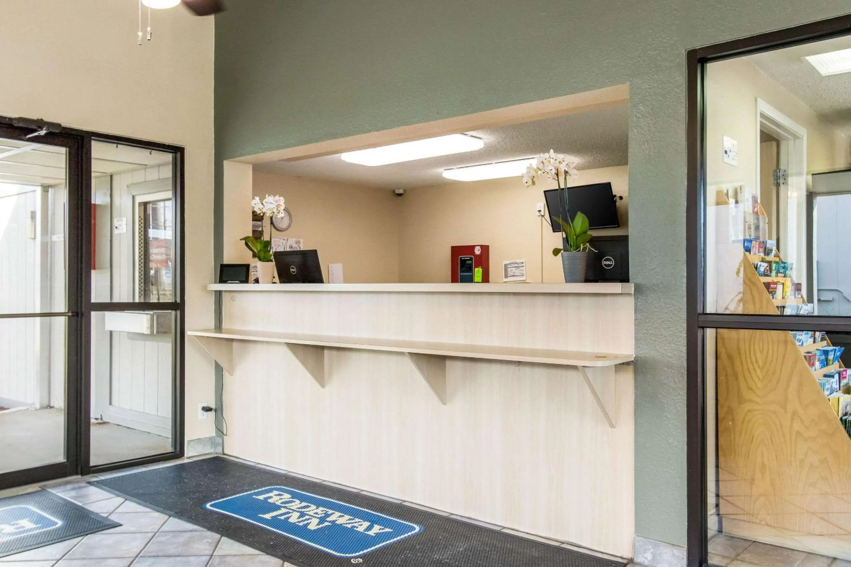 Lobby or reception in Rodeway Inn Near Hall of Fame