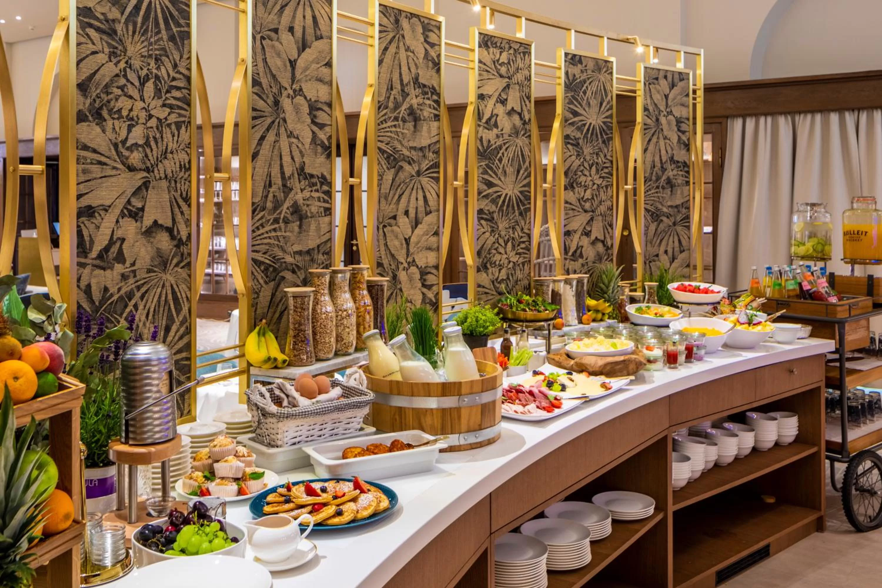 Buffet breakfast in Fraser Suites Hamburg