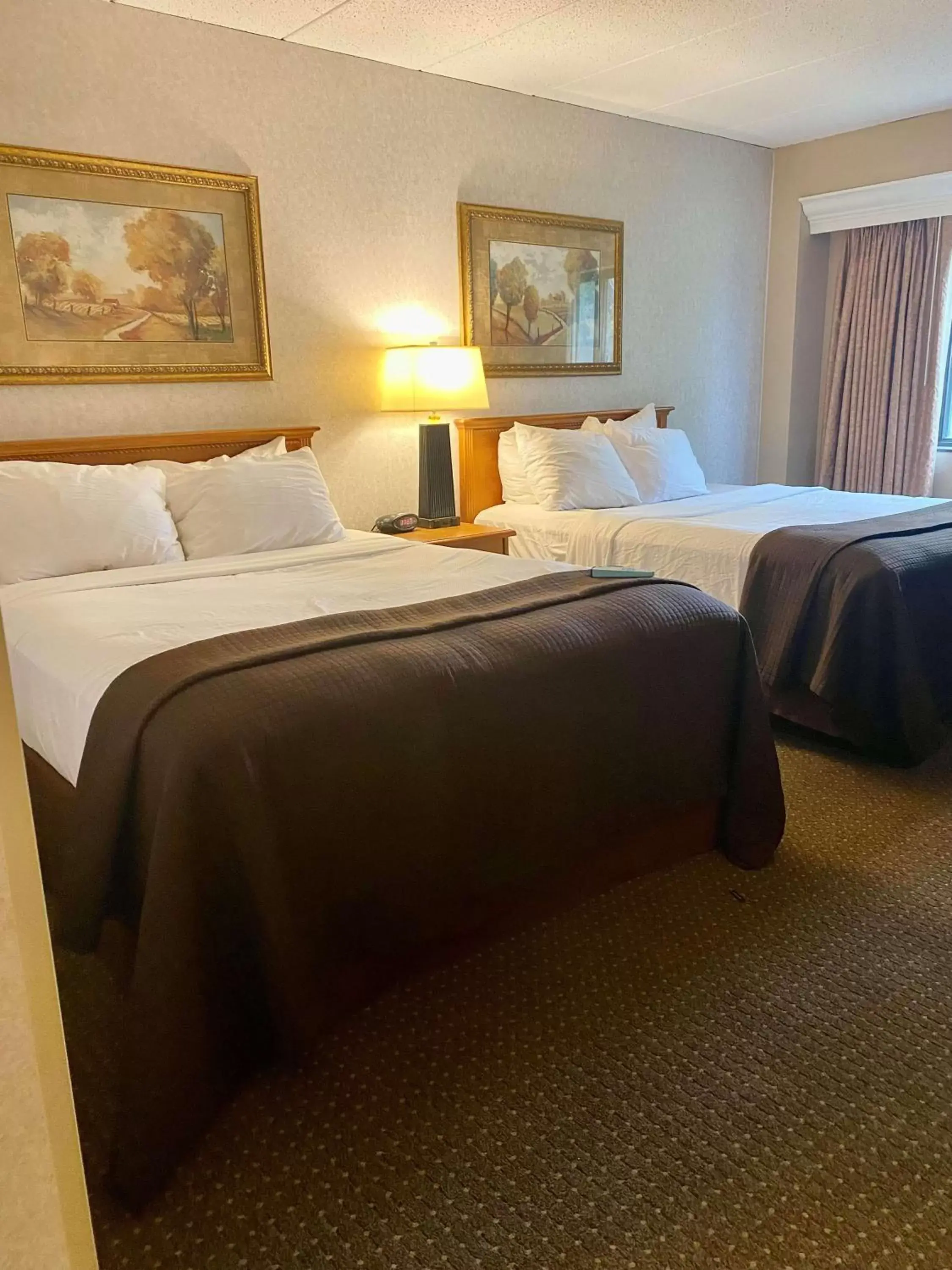 Queen Room with Two Queen Beds - Non Smoking (Stair Access) in Best Western Plus Kelly Inn Queen Room with Two Queen Beds - Non Smoking (Stair Access) in Best Western Plus Kelly Inn