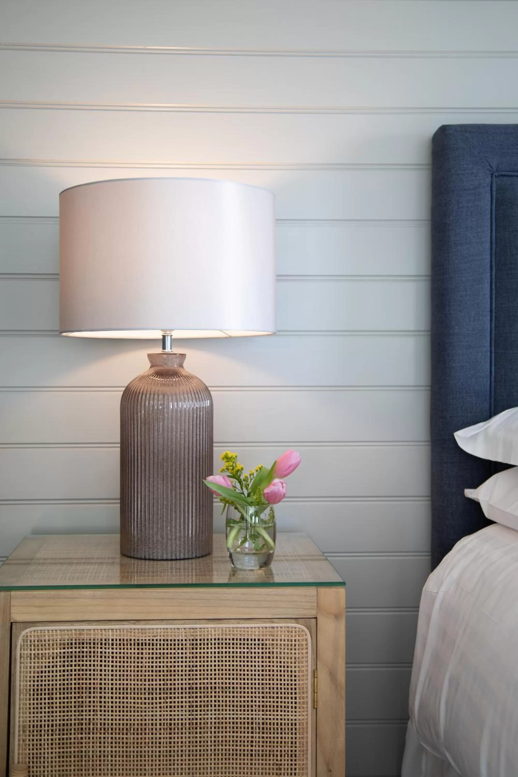 Communal lounge/ TV room, Bed in The Crusoe