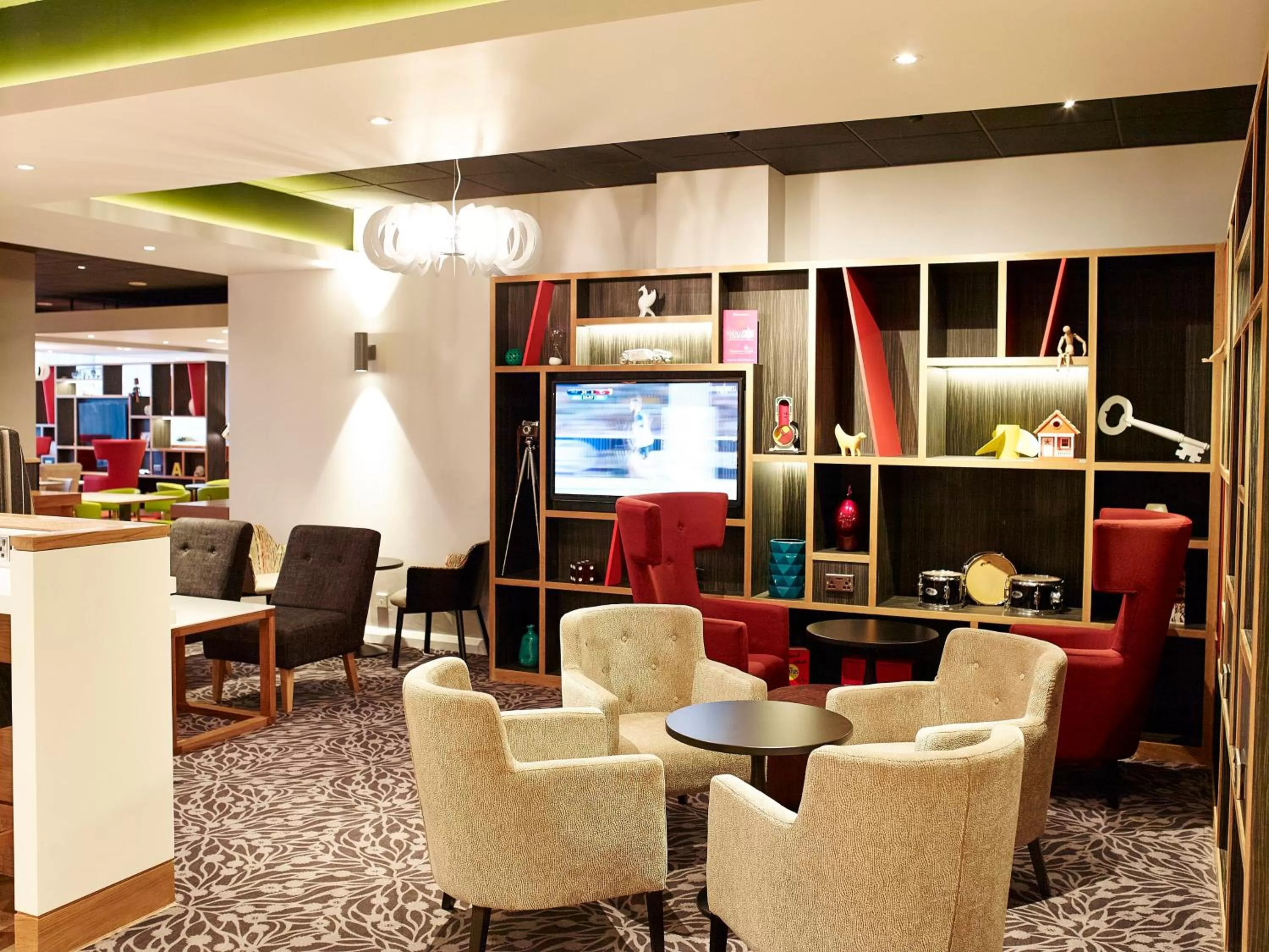 Lounge or bar in Holiday Inn Liverpool City Centre by IHG