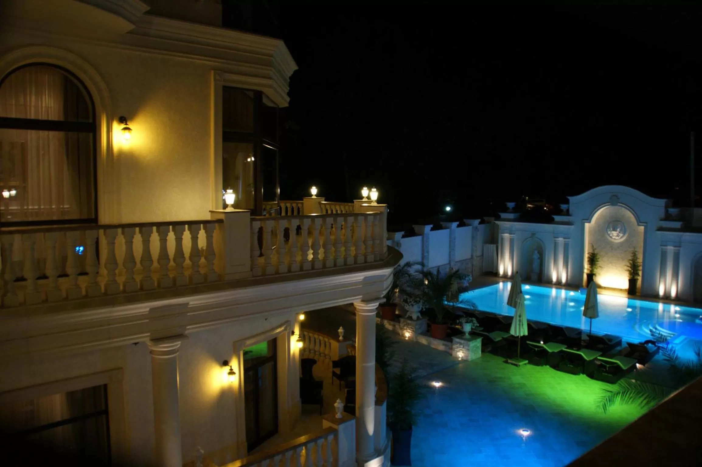 Pool View in Villa le Premier Maestro