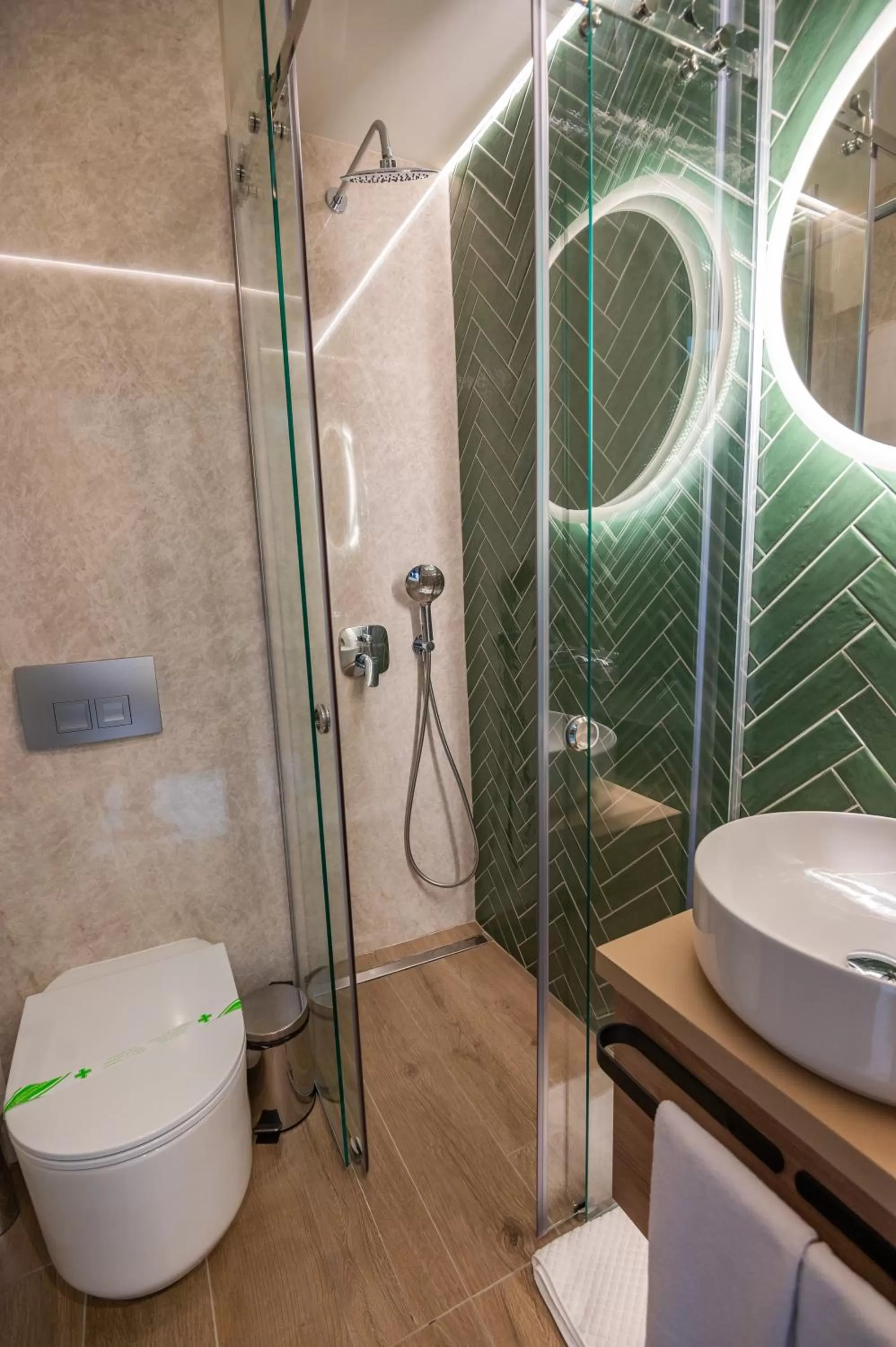 Shower, Bathroom in Hotel Codrişor