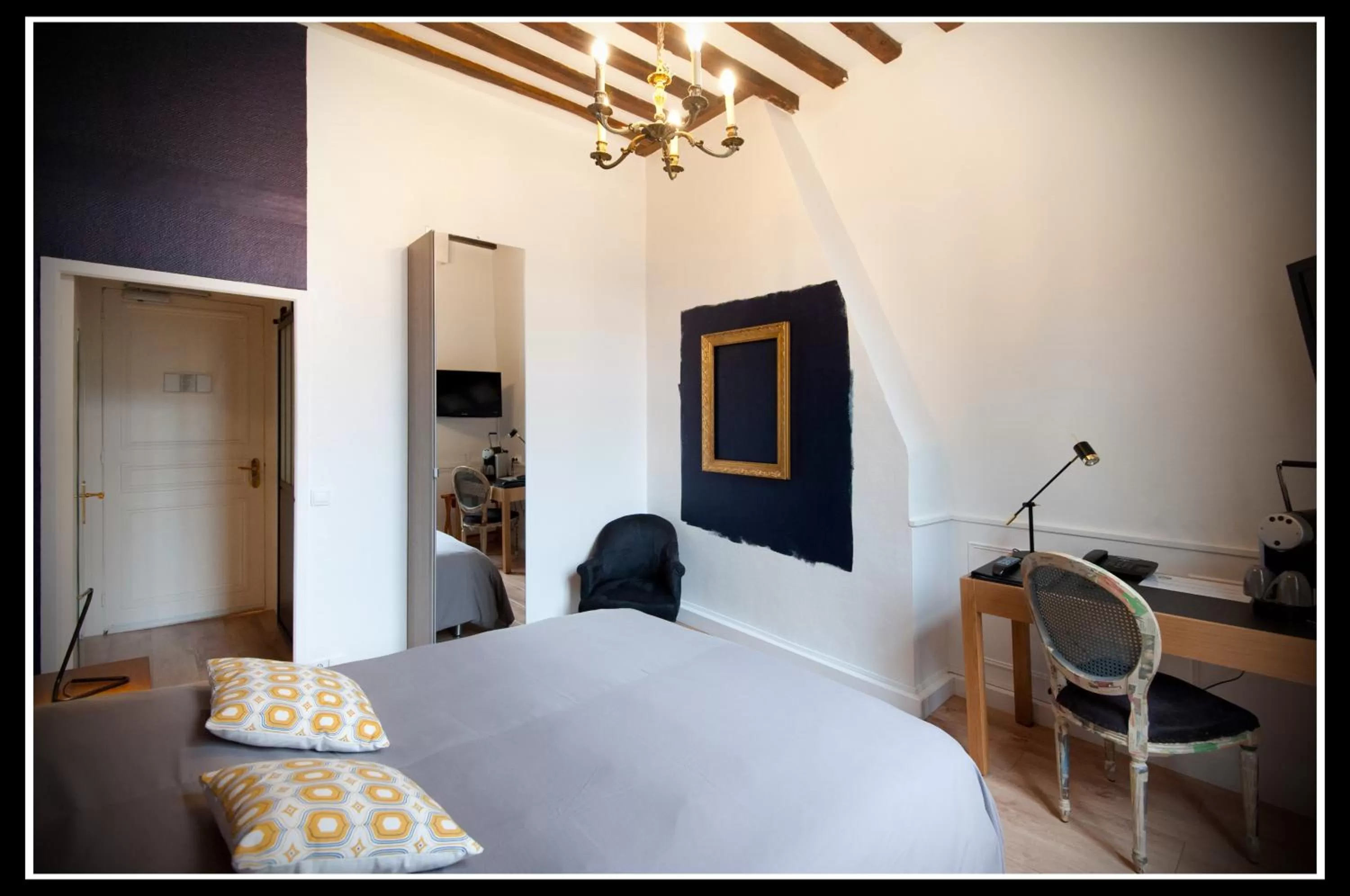 Bedroom, Bed in Hotel Le Prieuré et La Résidence