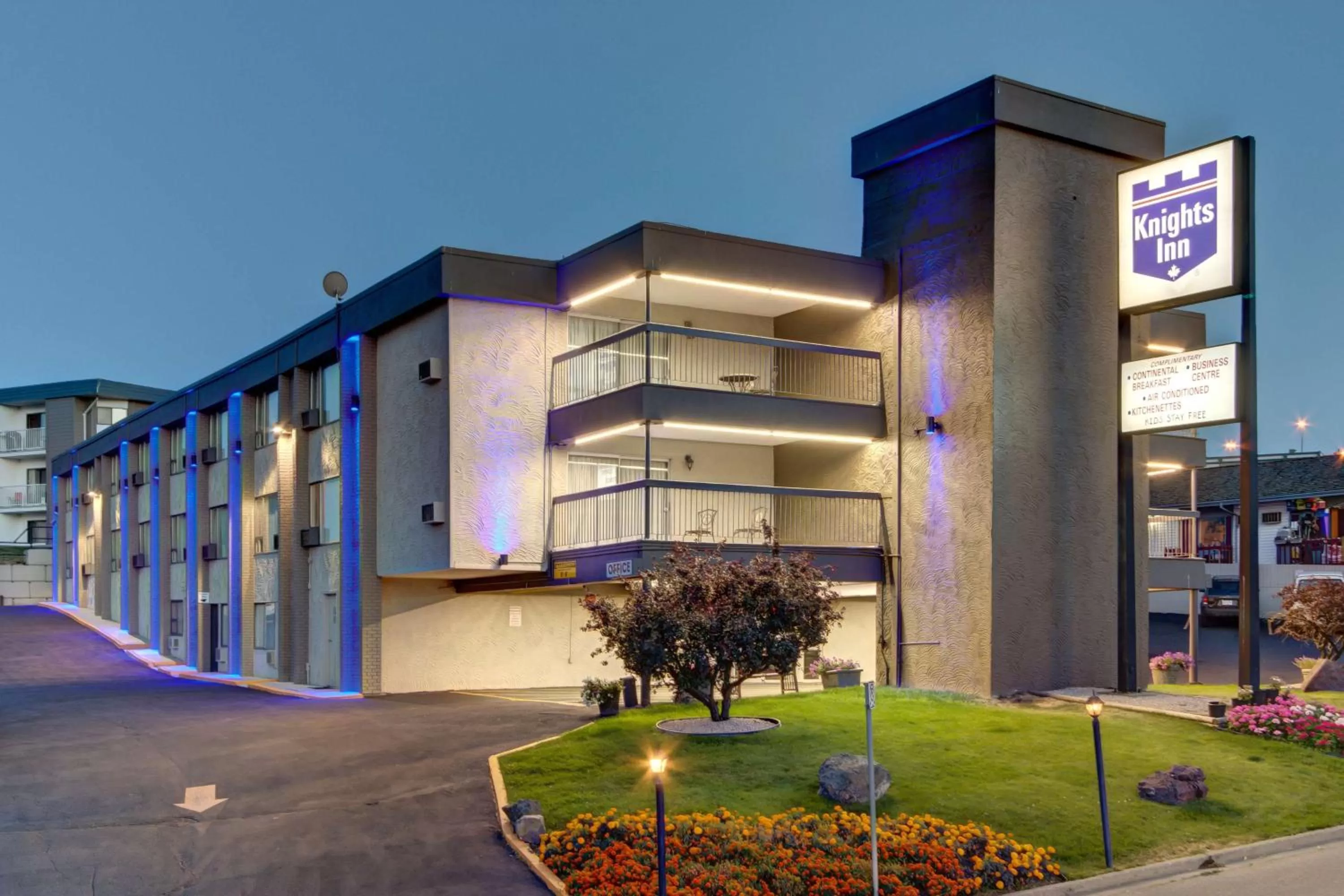 Property building in Knights Inn Kamloops