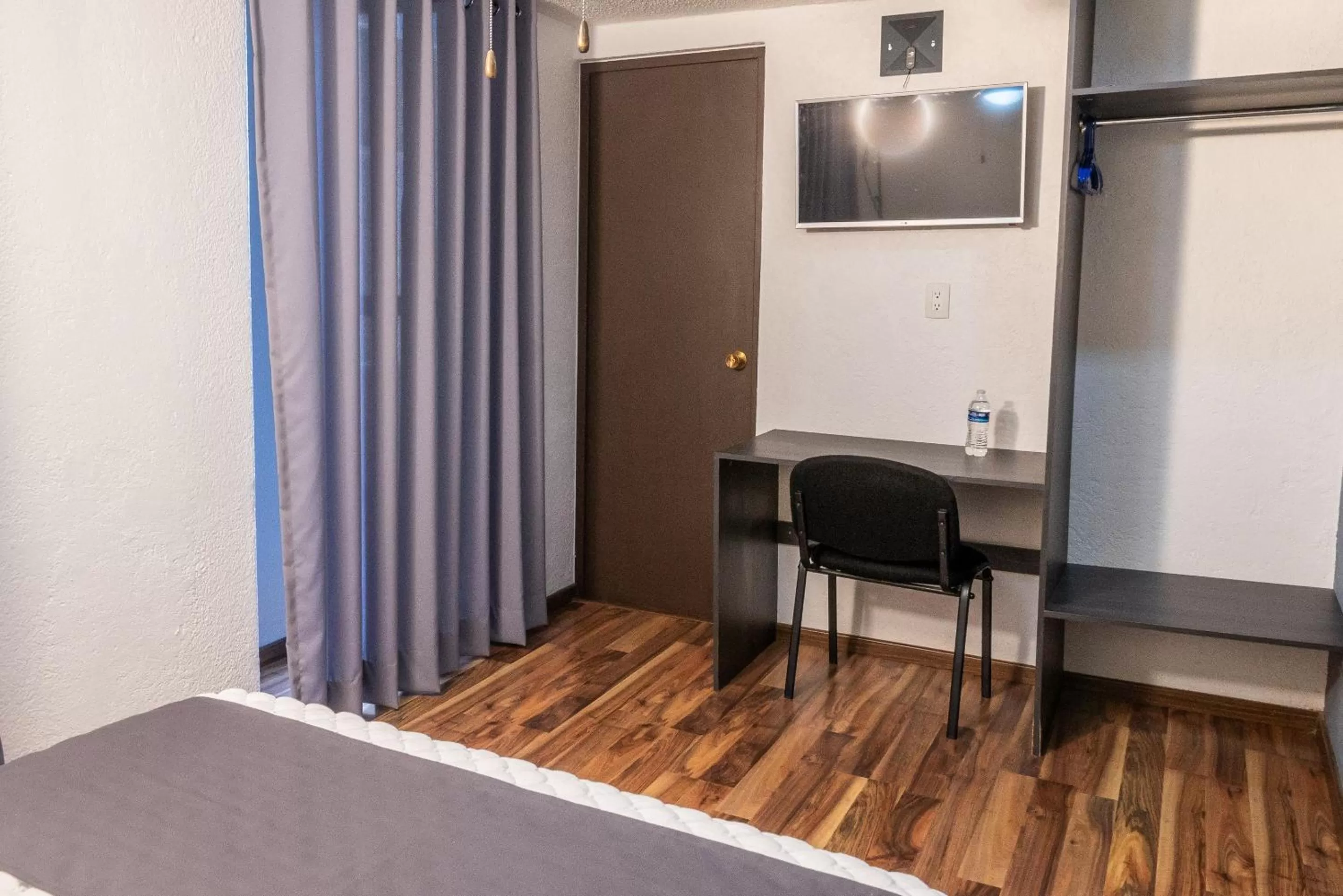 Photo of the whole room in Hotel delf-inn