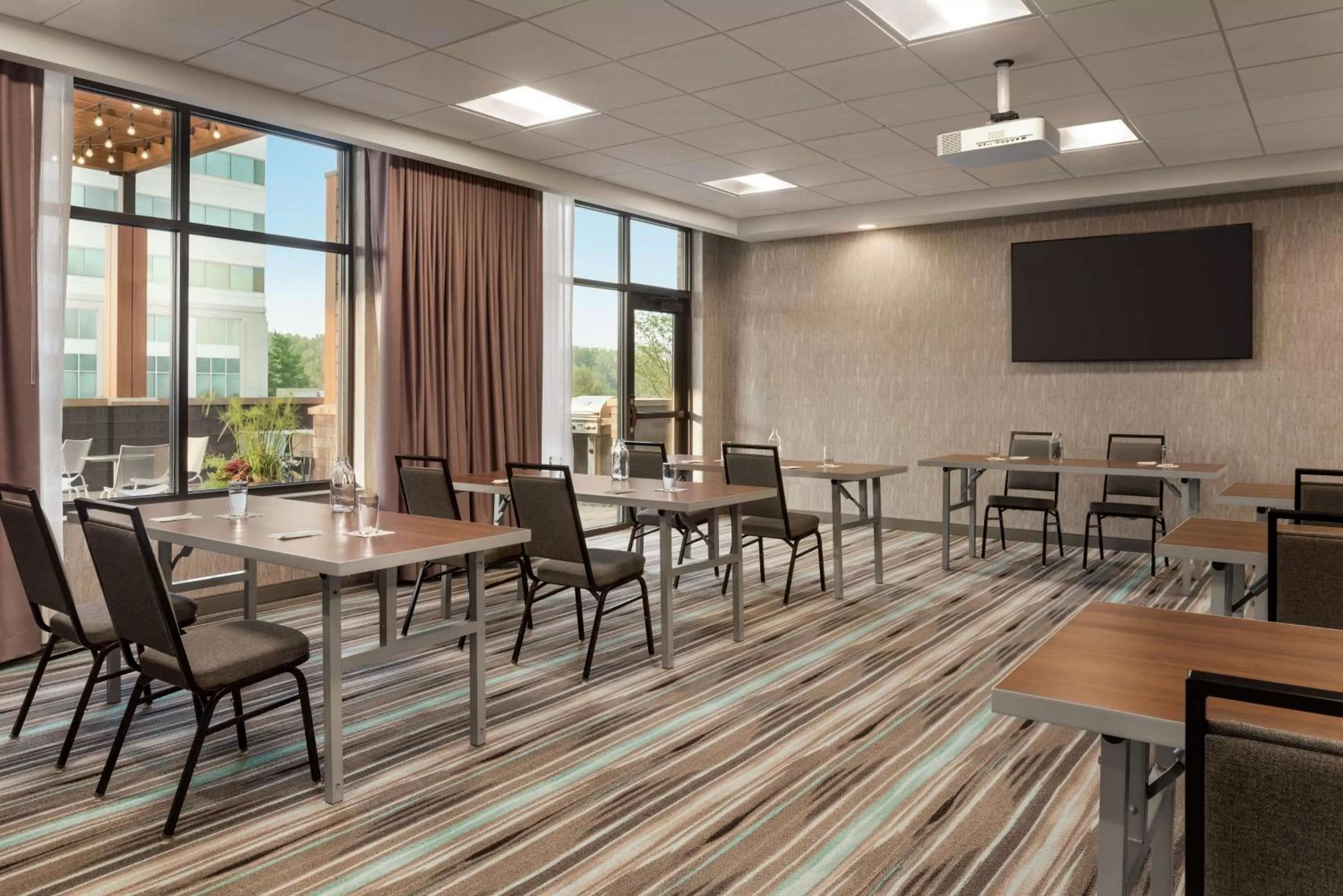 Meeting/conference room in Home2 Suites By Hilton Madison Central Alliant Energy Center