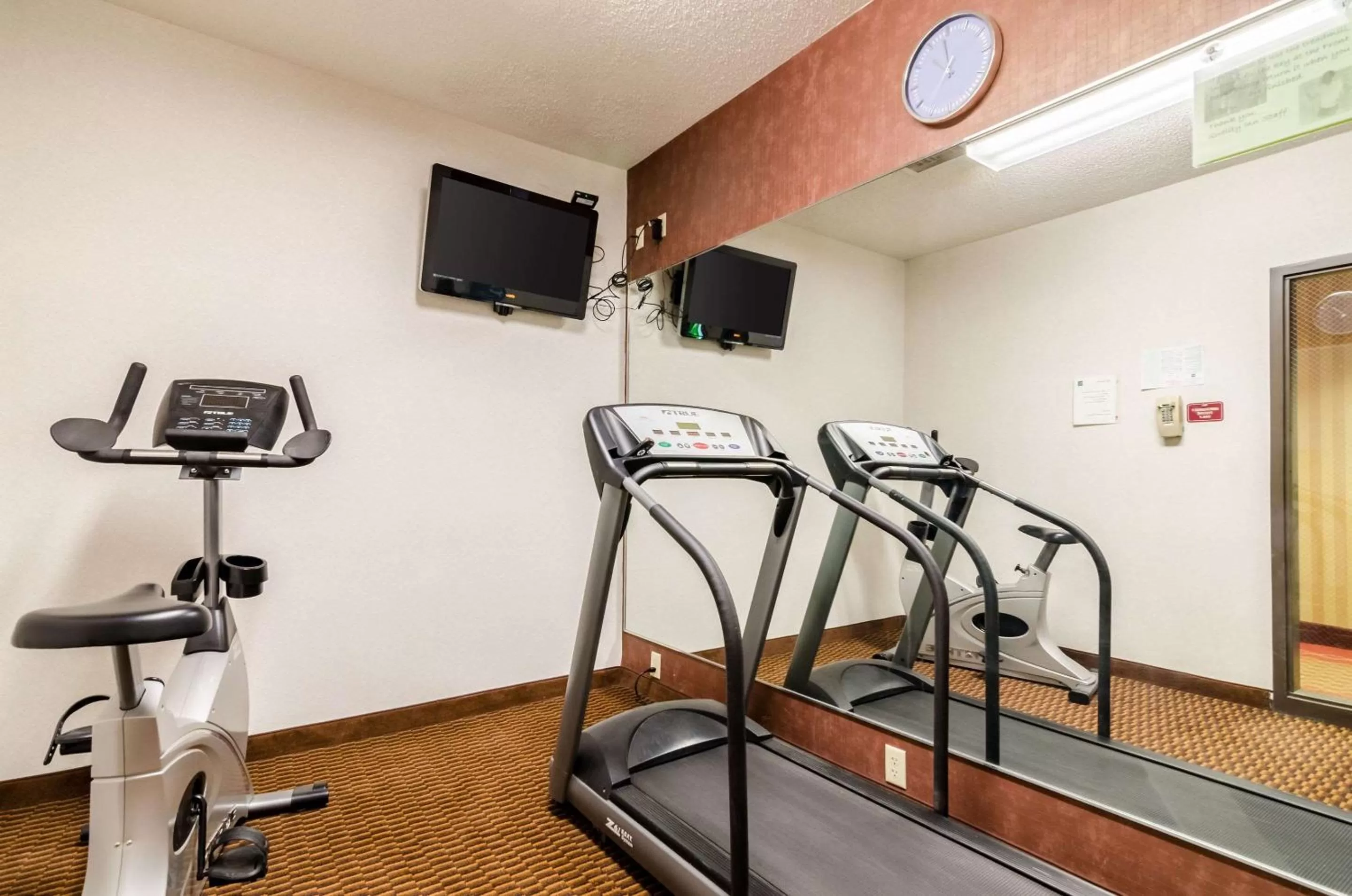 Fitness centre/facilities in Quality Inn & Suites Manhattan