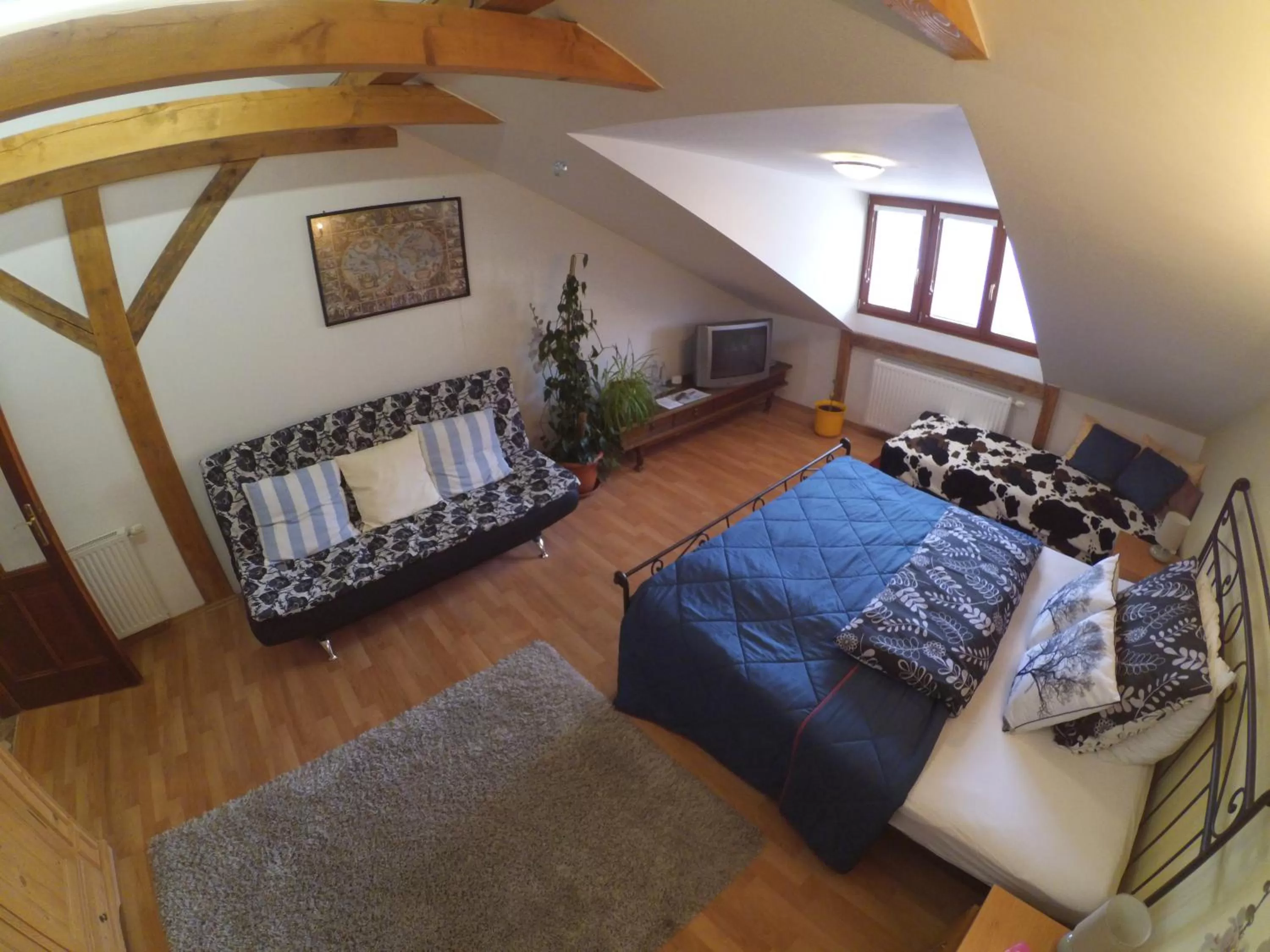 Photo of the whole room, Seating Area in Hotel Atrium