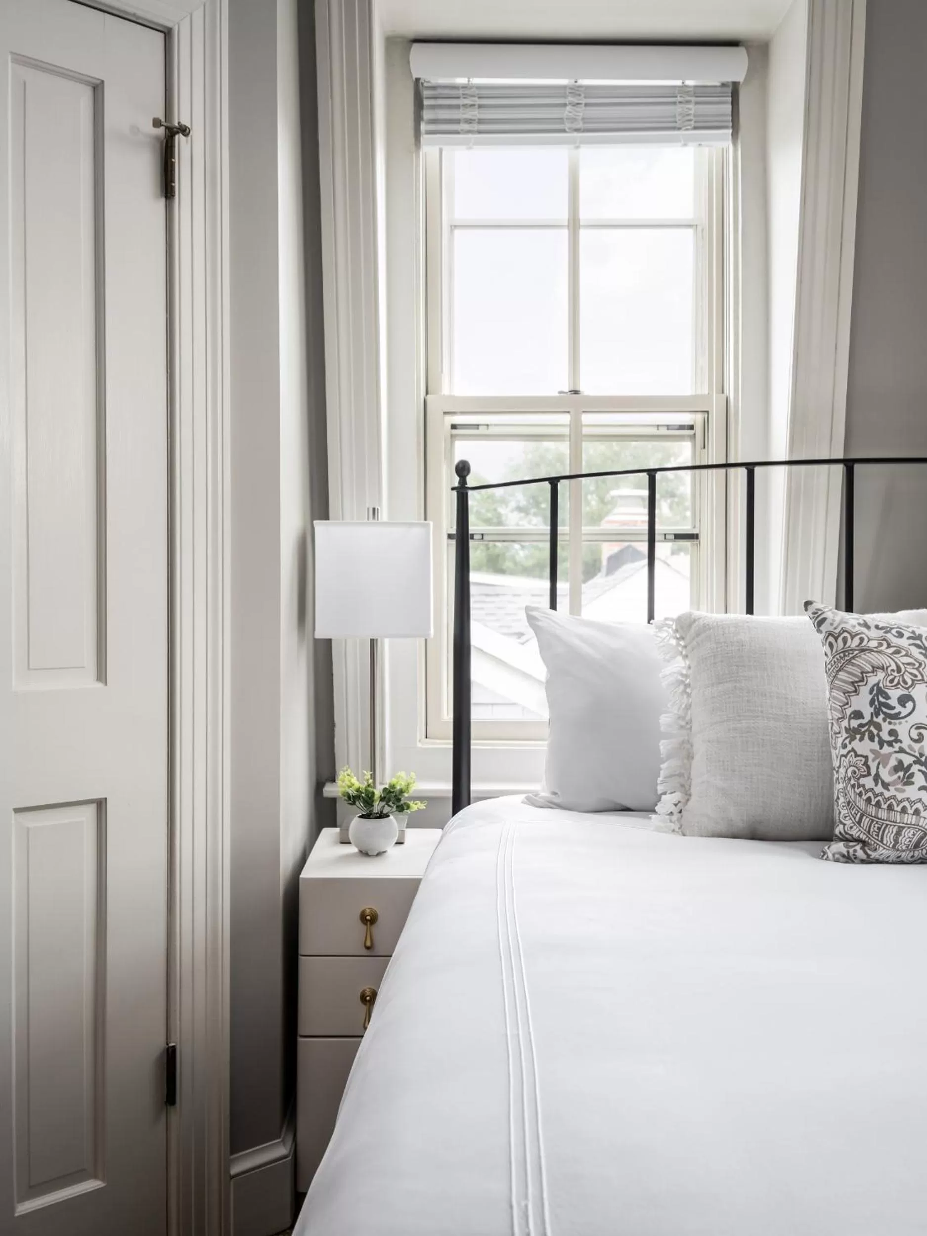 Bed in Flag House Inn