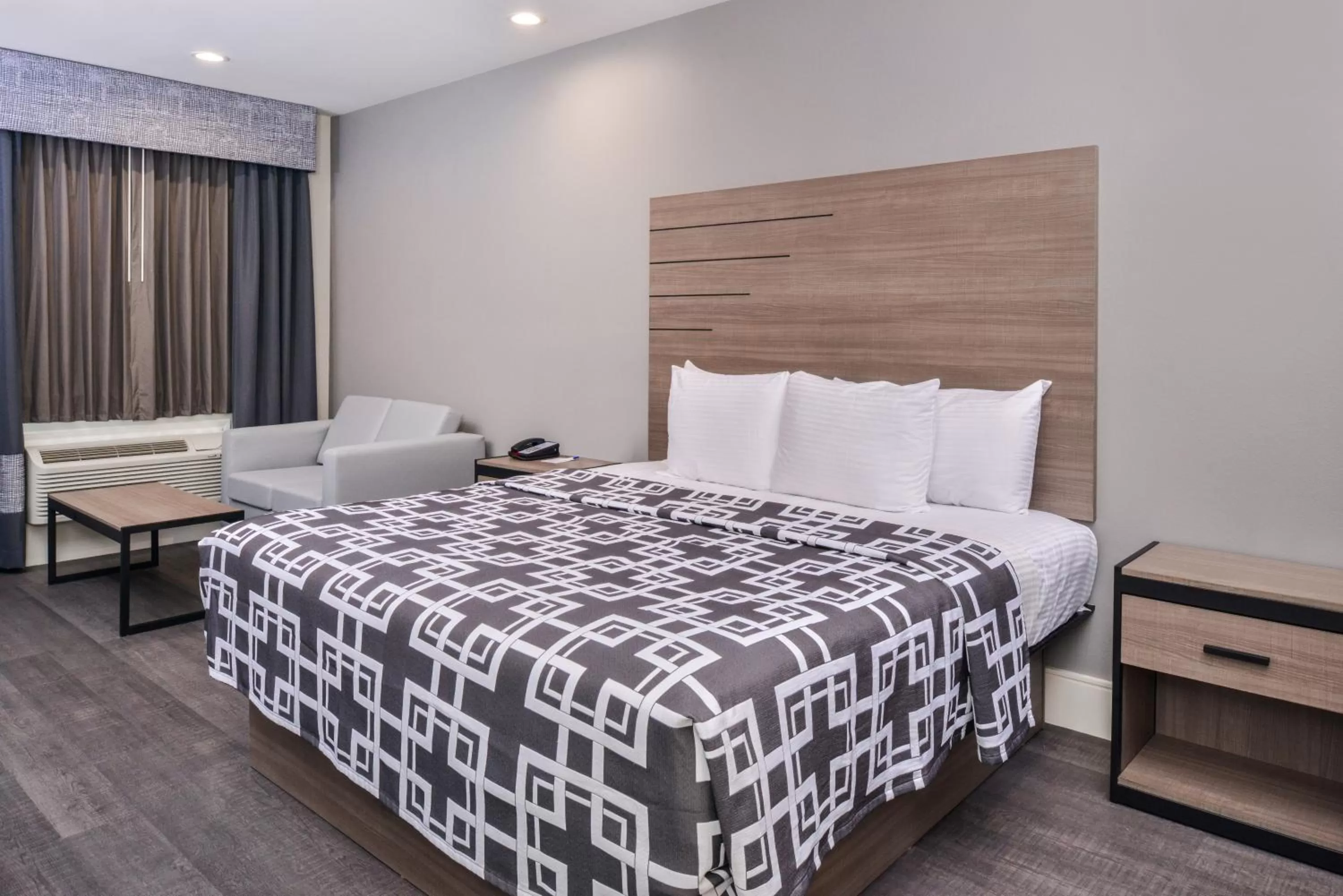 Breakfast, Bed in Palace Inn Blue Tomball Parkway