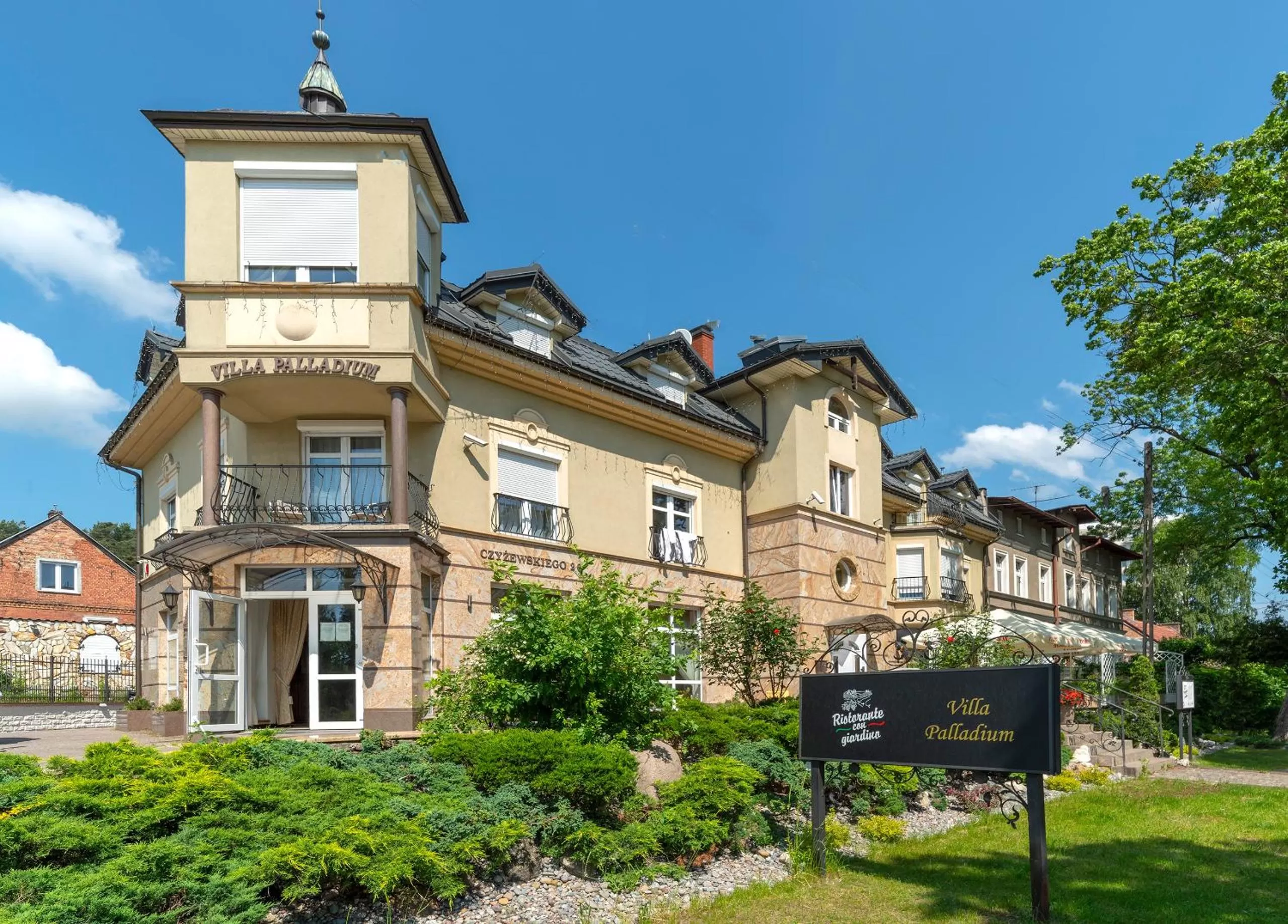 Property building in Villa Palladium