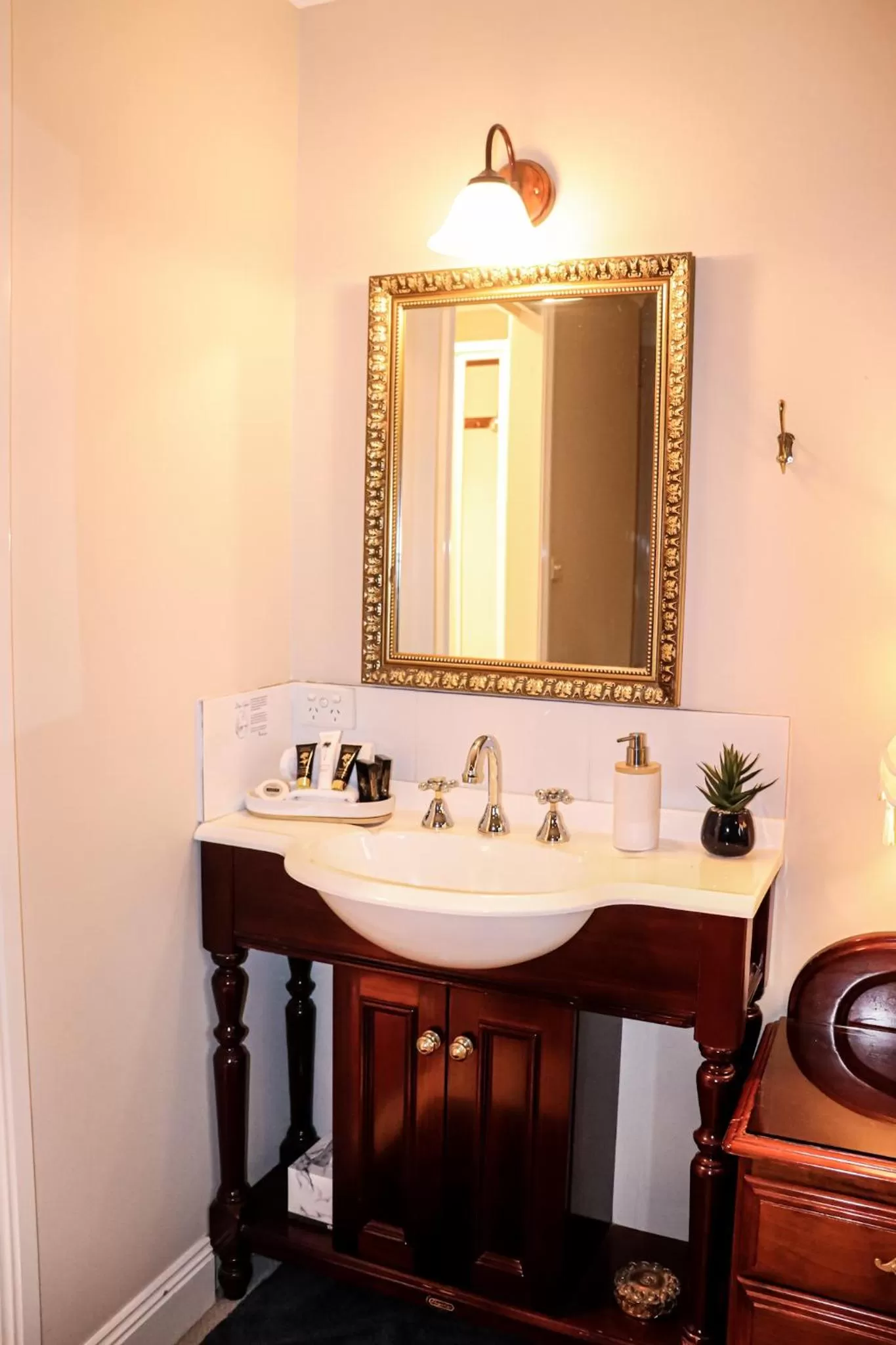 Bathroom in Plumes Boutique Bed & Breakfast