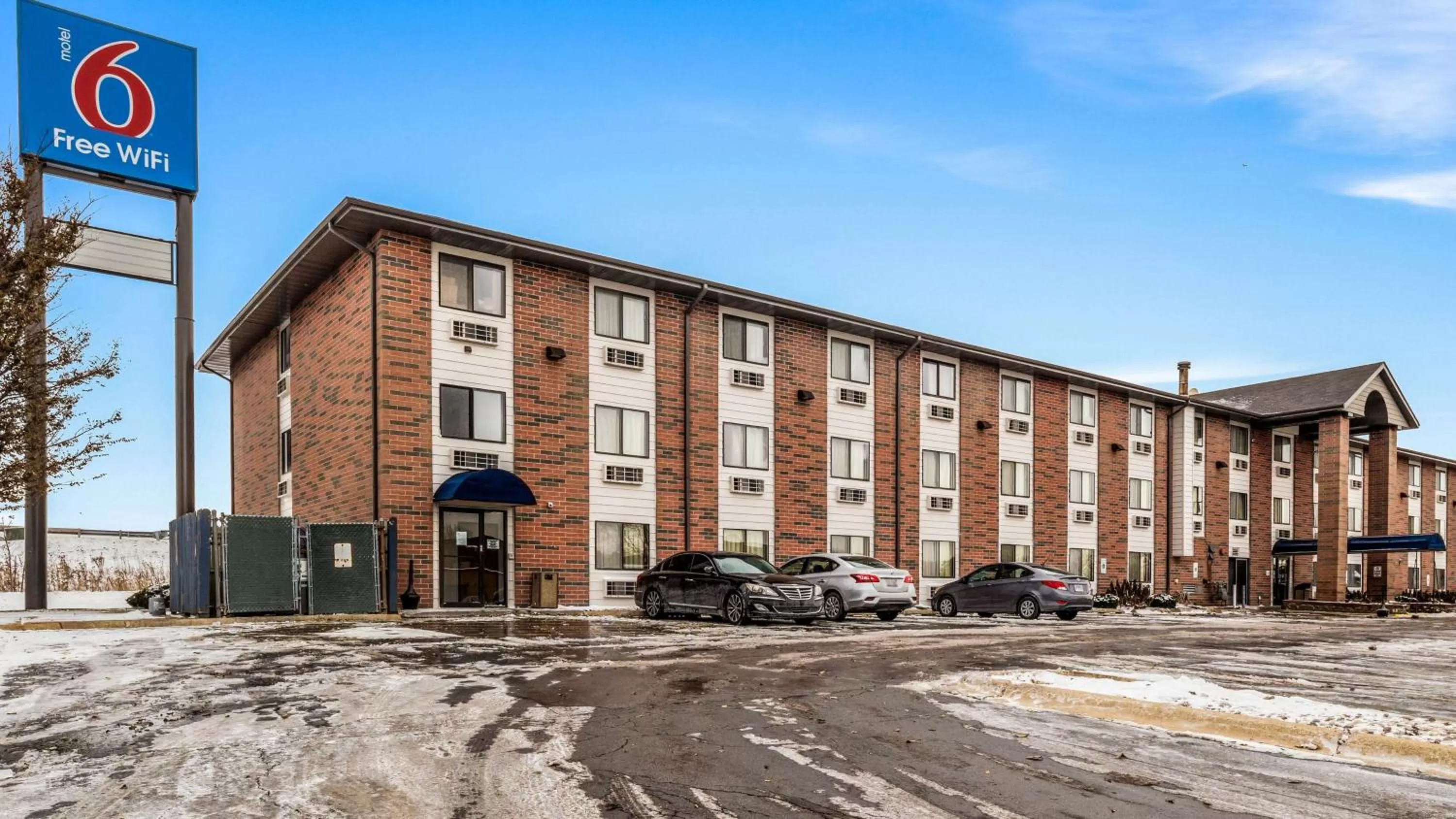 Property building in Motel 6-Elk Grove Village, IL