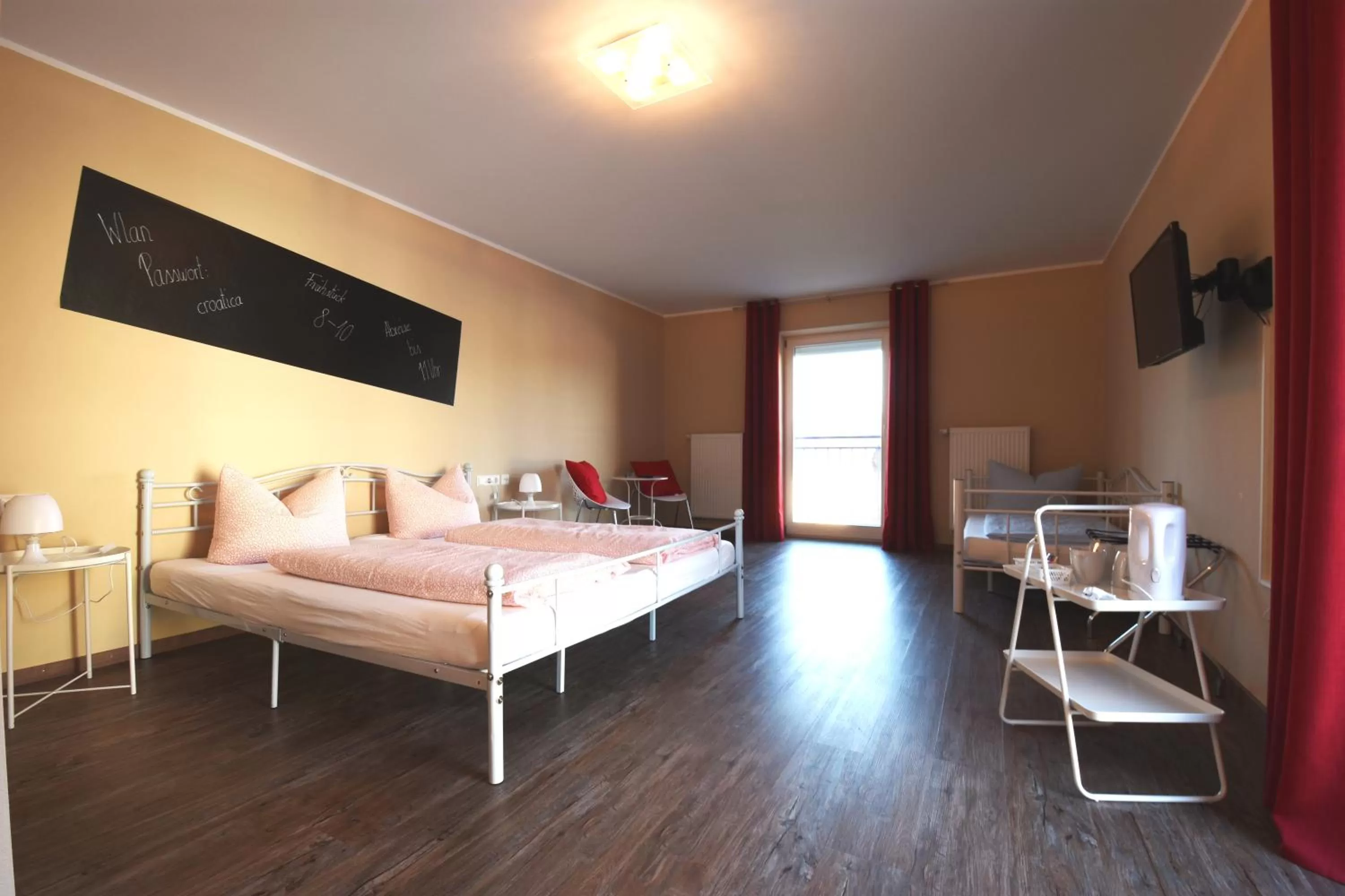 Decorative detail, Bed in Motel Füssen im Allgäu