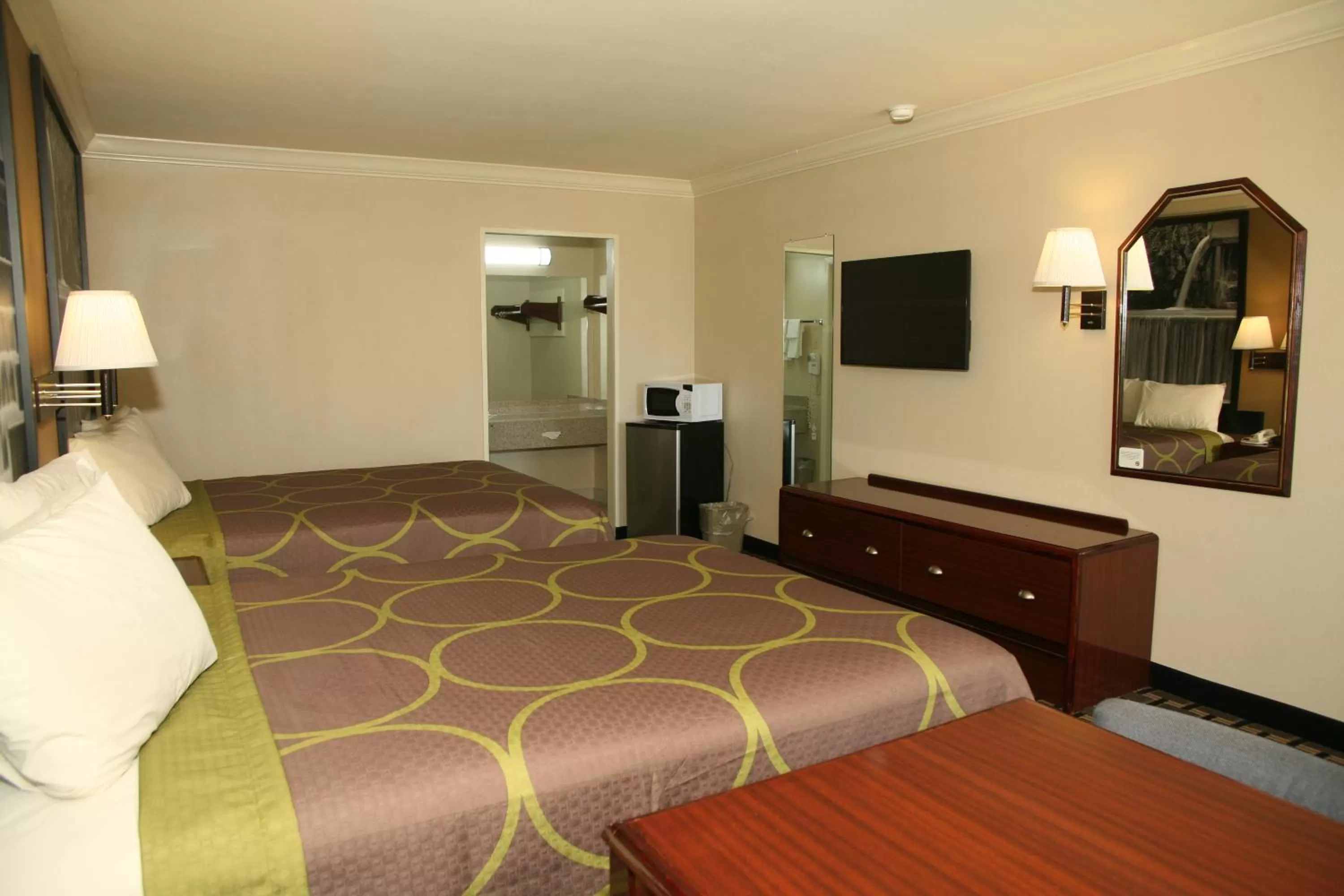 Photo of the whole room, Bed in Super 8 by Wyndham Tyler TX