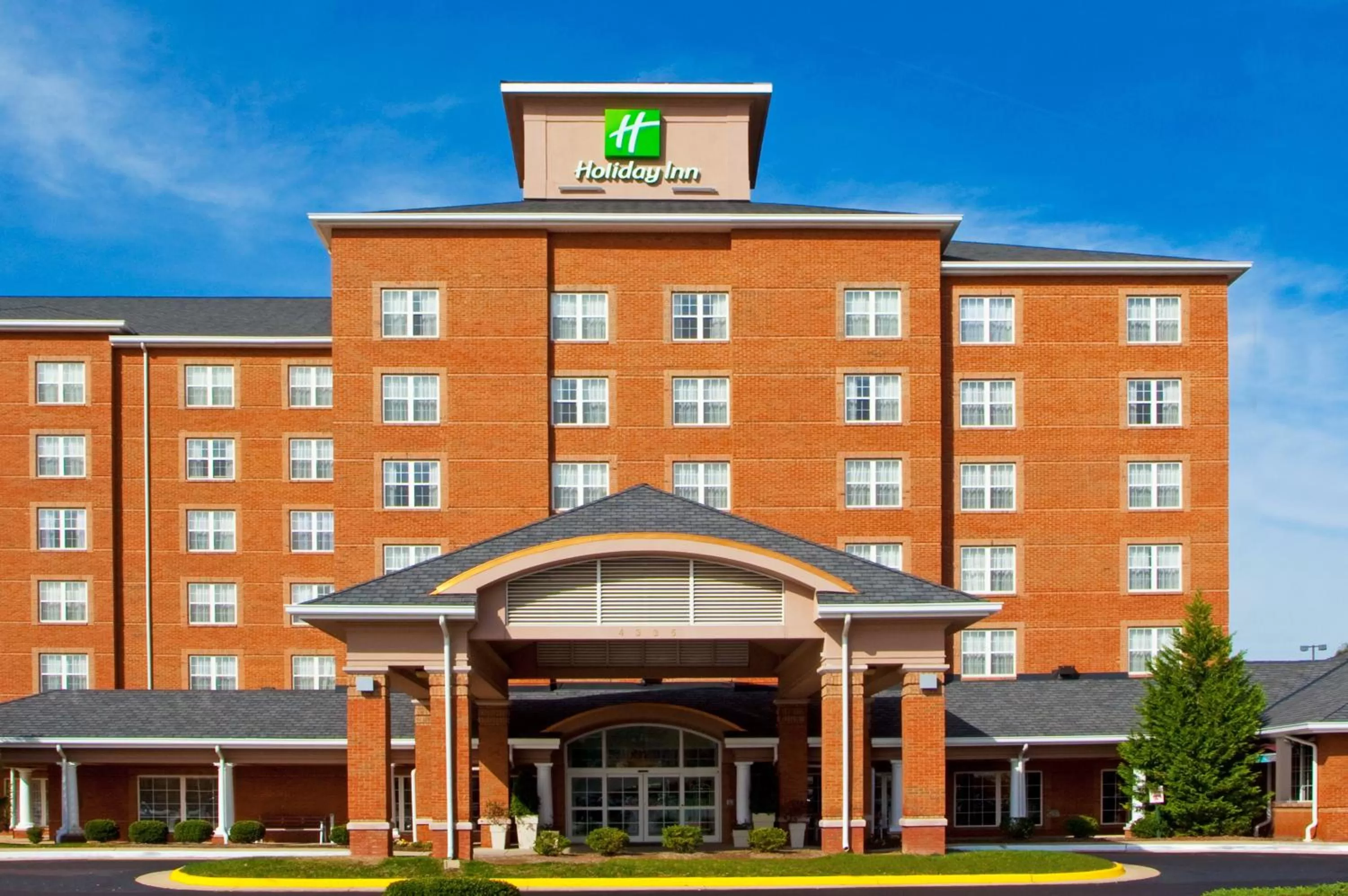 Property building in Holiday Inn Chantilly-Dulles Expo Airport by IHG