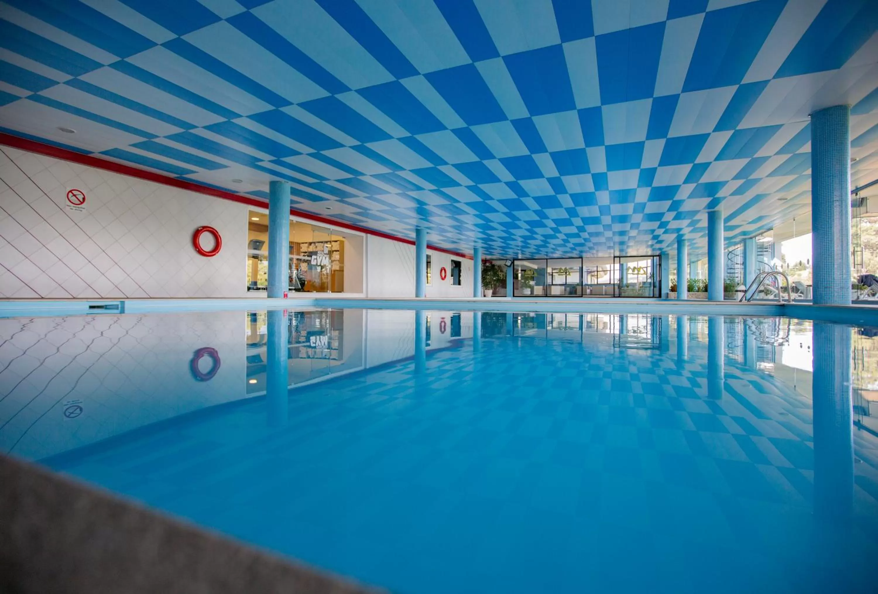 Swimming pool in Hotel Miracorgo
