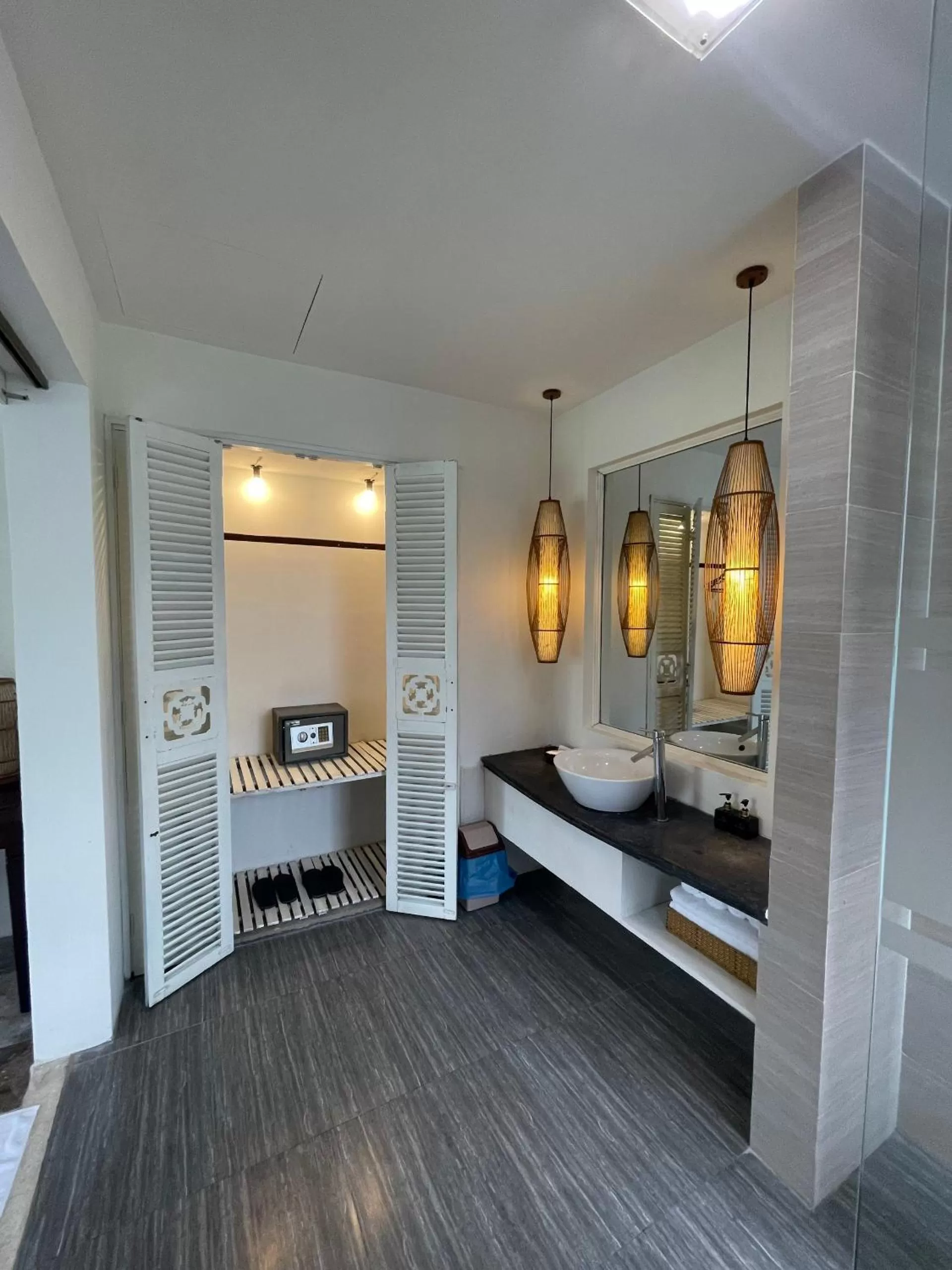 Shower in Riverside Bamboo Resort Hoi An