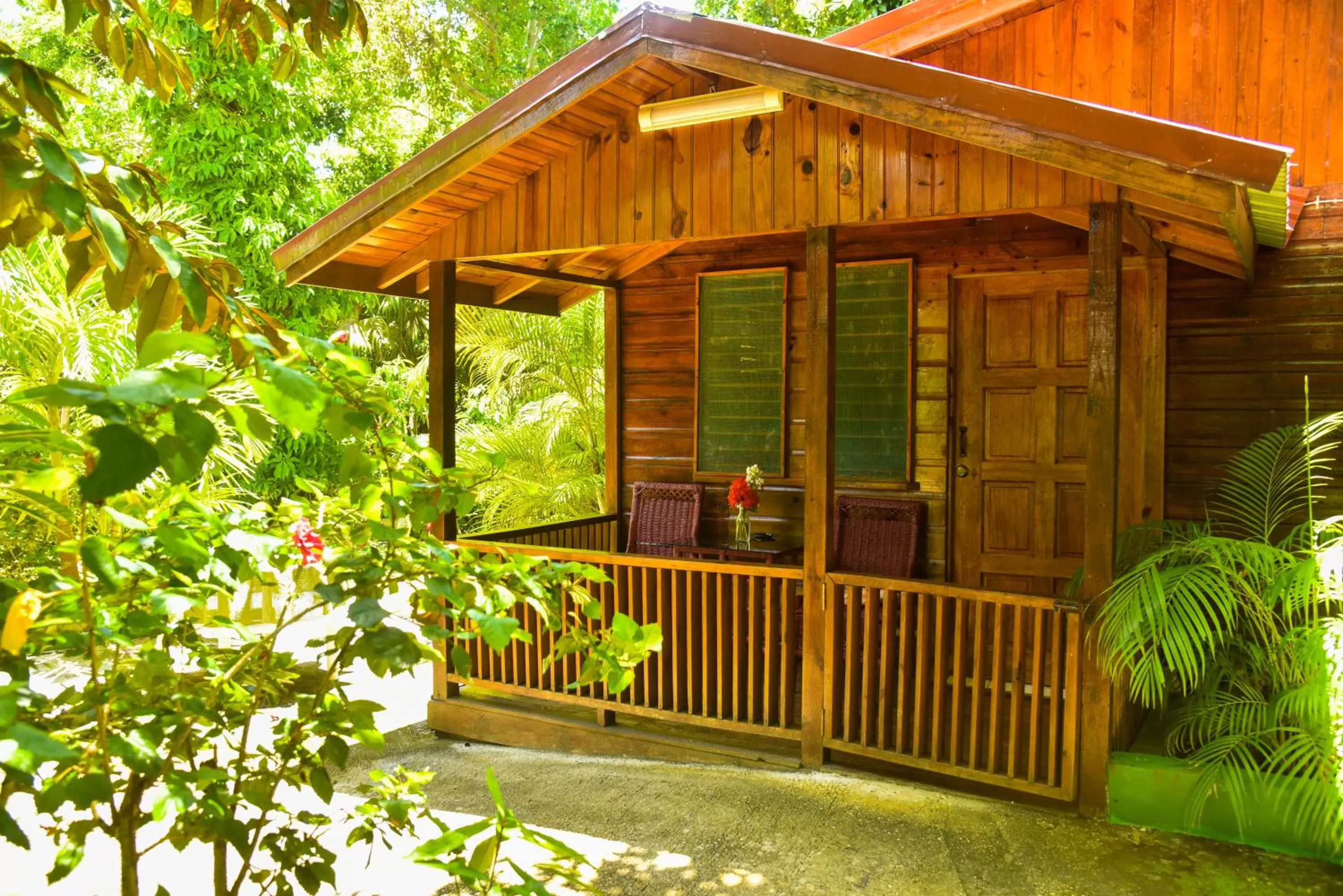 Facade/entrance in Lighthouse Inn 2