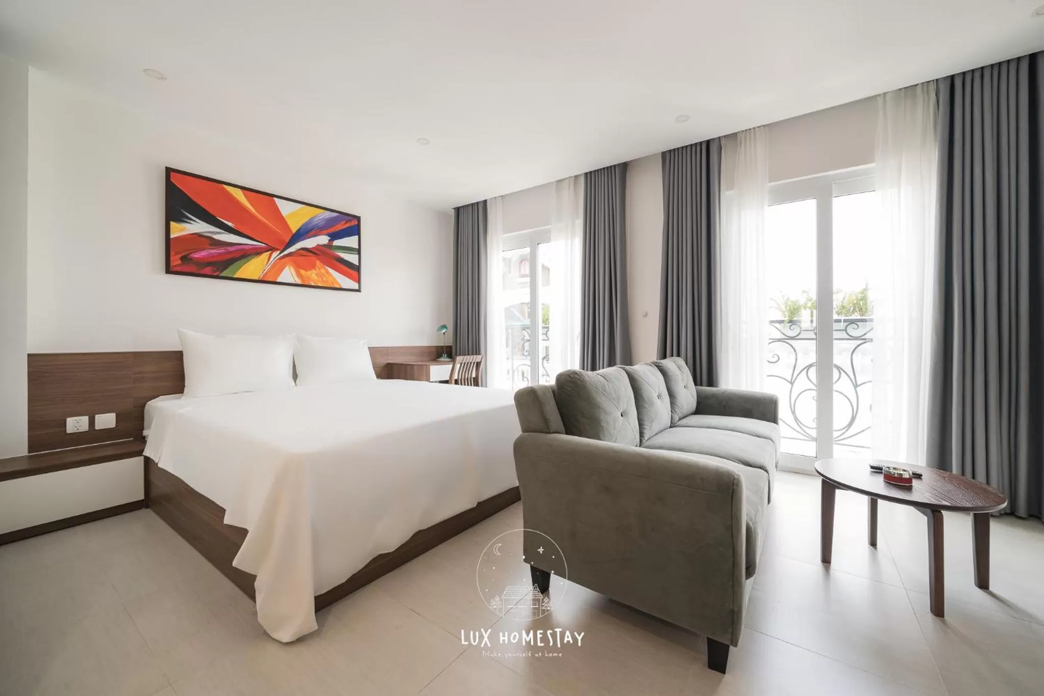 Living room, Bed in Lux Westlake Studio