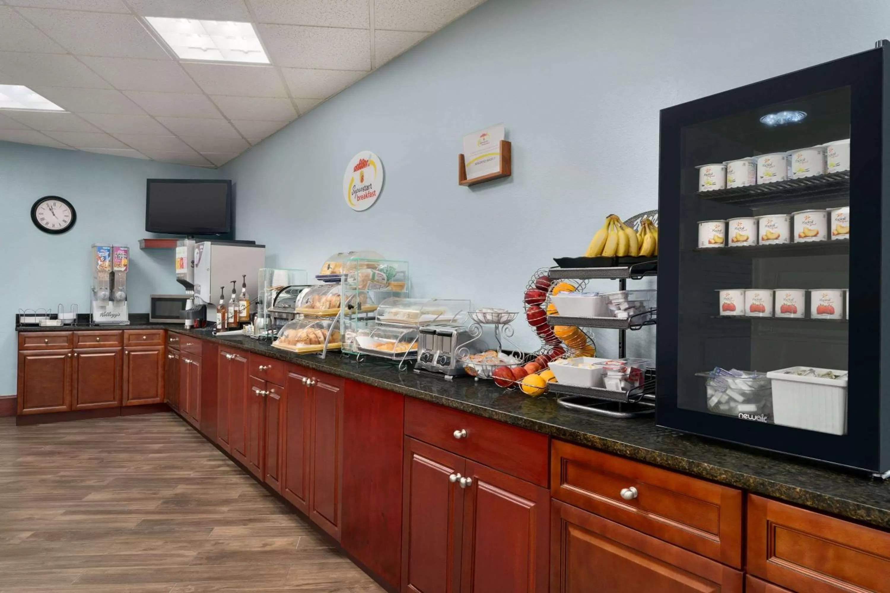 Restaurant/places to eat in Super 8 by Wyndham West Greenwich/Providence