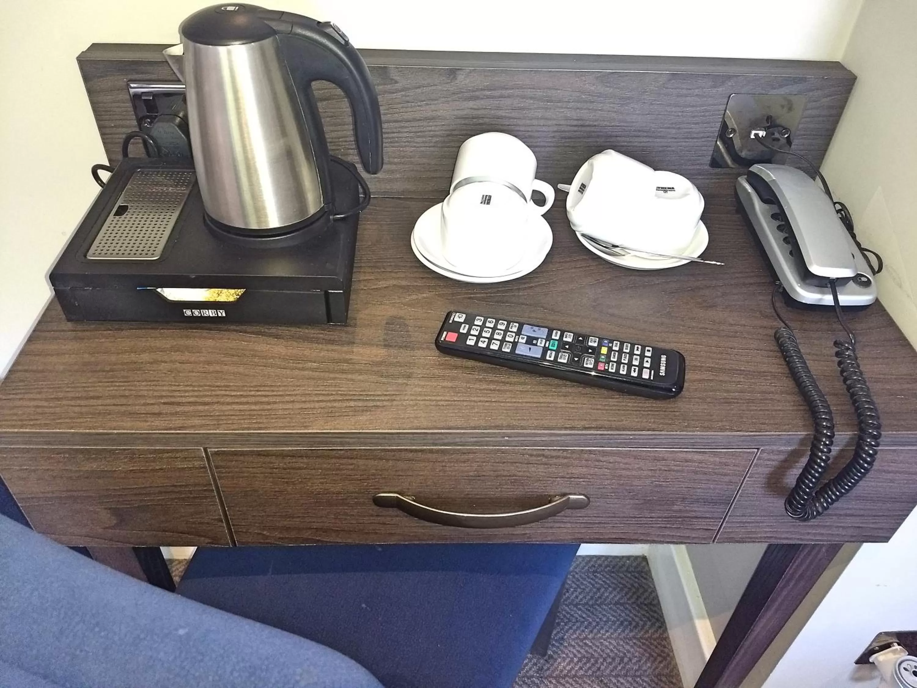 Coffee/tea facilities in Garden Court Hotel