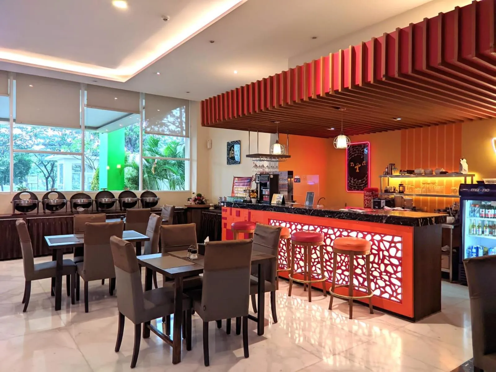 Restaurant/places to eat in Front One Hotel Purwodadi
