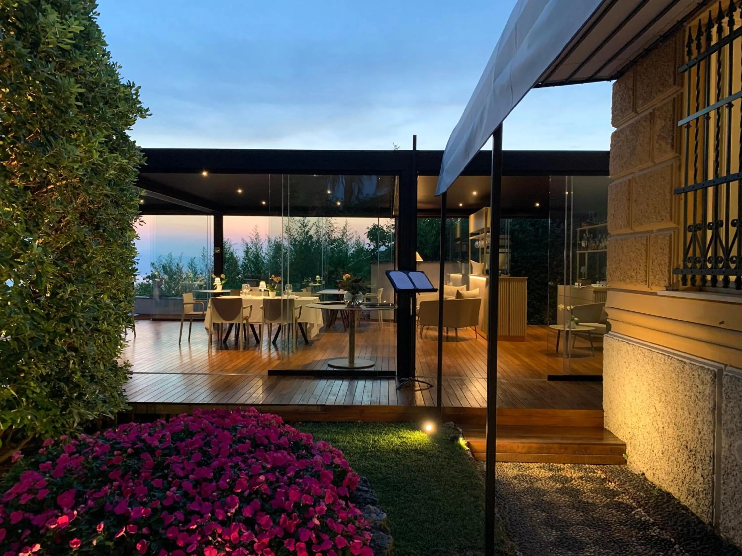 Restaurant/places to eat in Villa Riviera Resort