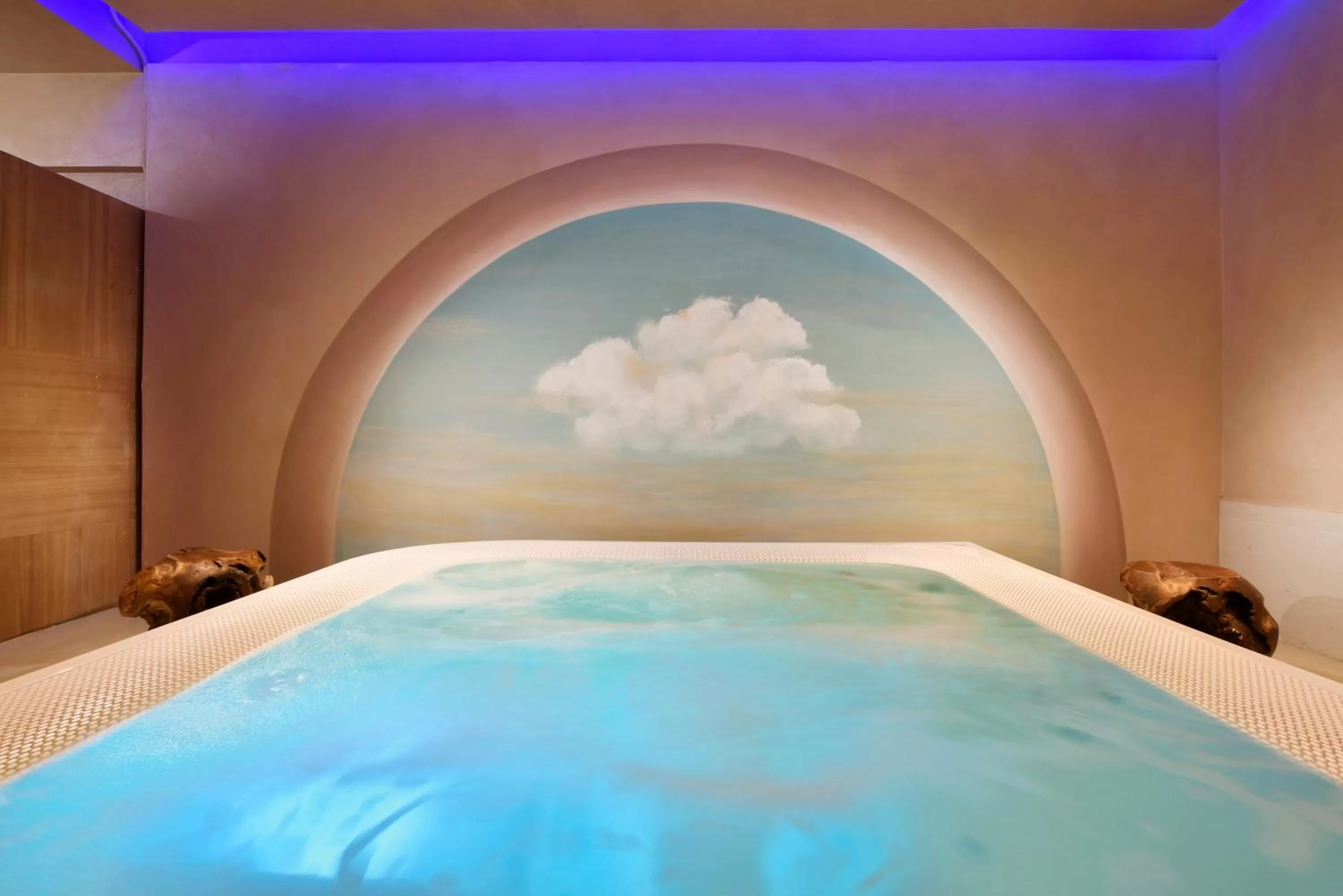 Hot Tub in Leon's Place Hotel In Rome