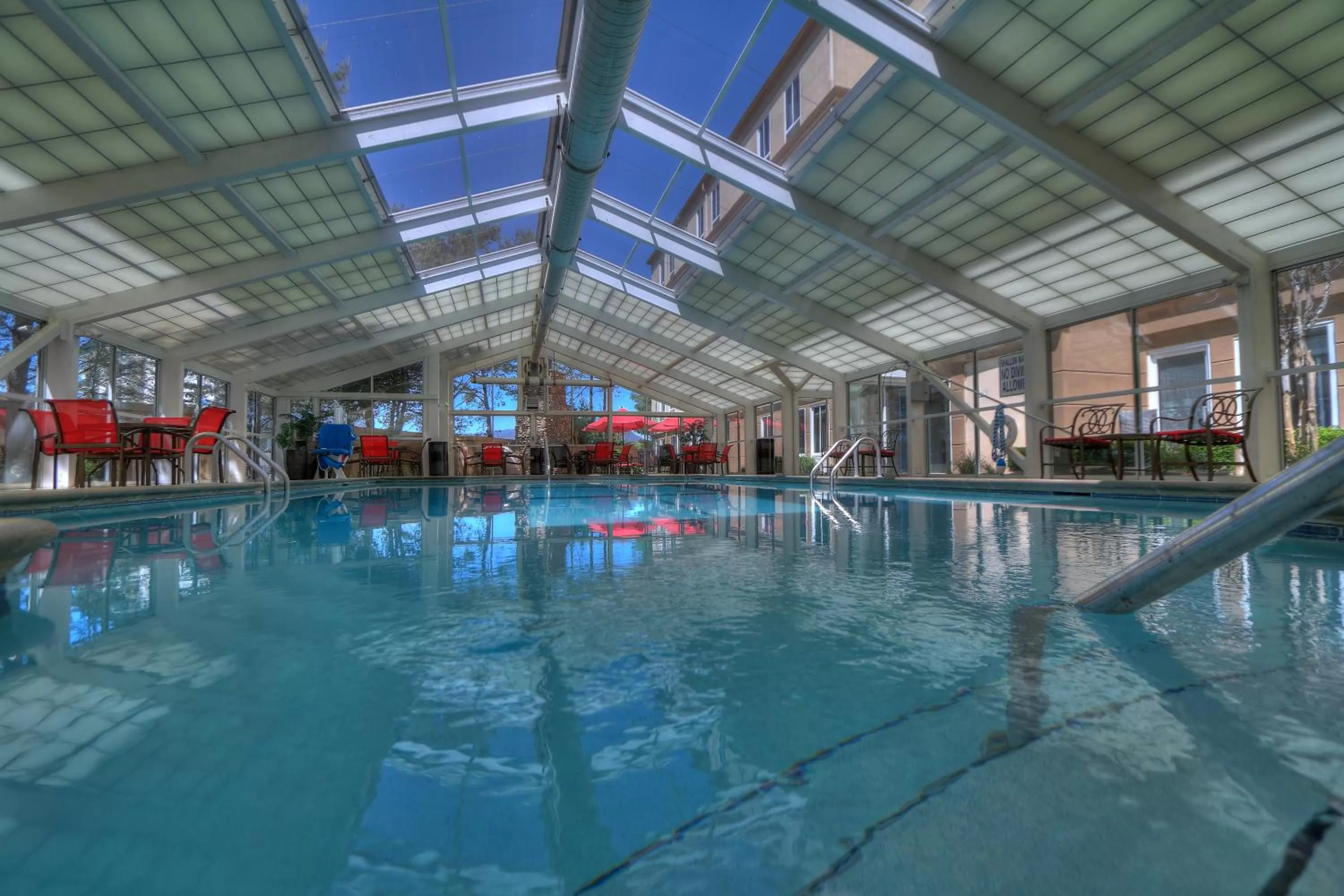 Swimming pool in La Quinta by Wyndham Pigeon Forge